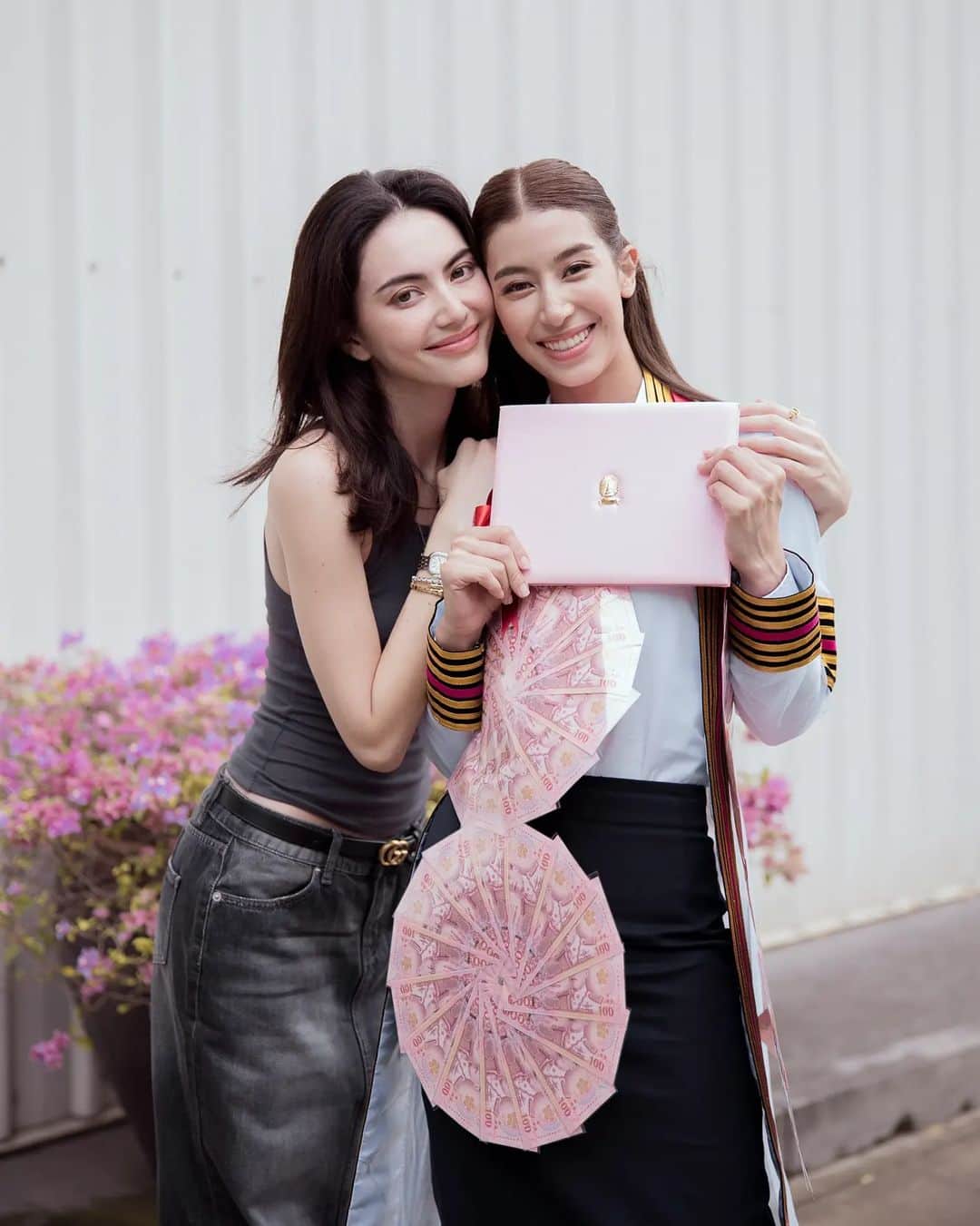 マイ・ダーウィカーのインスタグラム：「Congratulations 🎉🥳คนเก่งงงงง @mint_chalida」