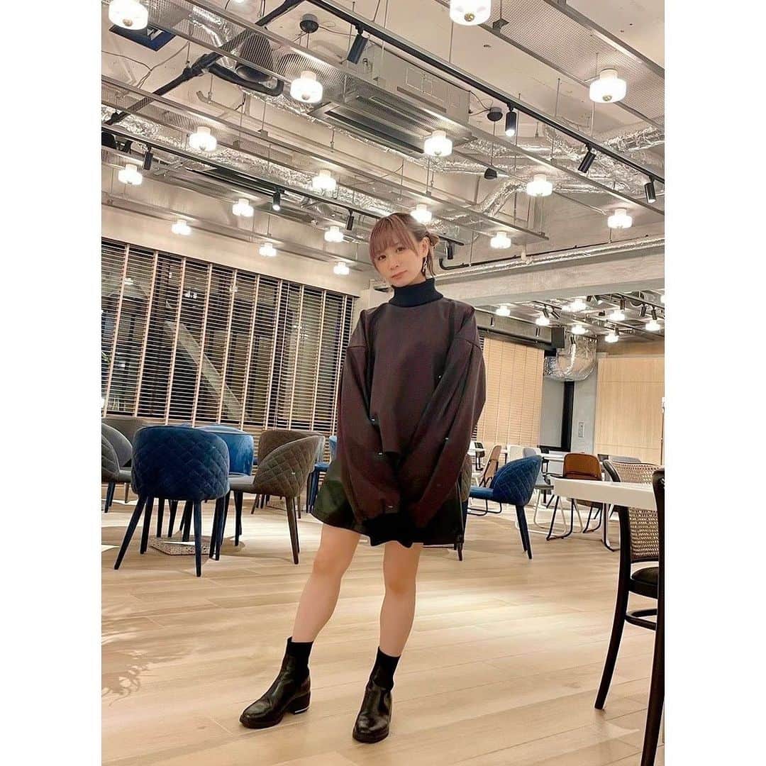 モモコグミカンパニーのインスタグラム：「『シューイチ《シューイチプレミアム》』  styling @_ayanootaki_  hairmake @aoiokiraku   #シューイチ #モモコグミカンパニー」