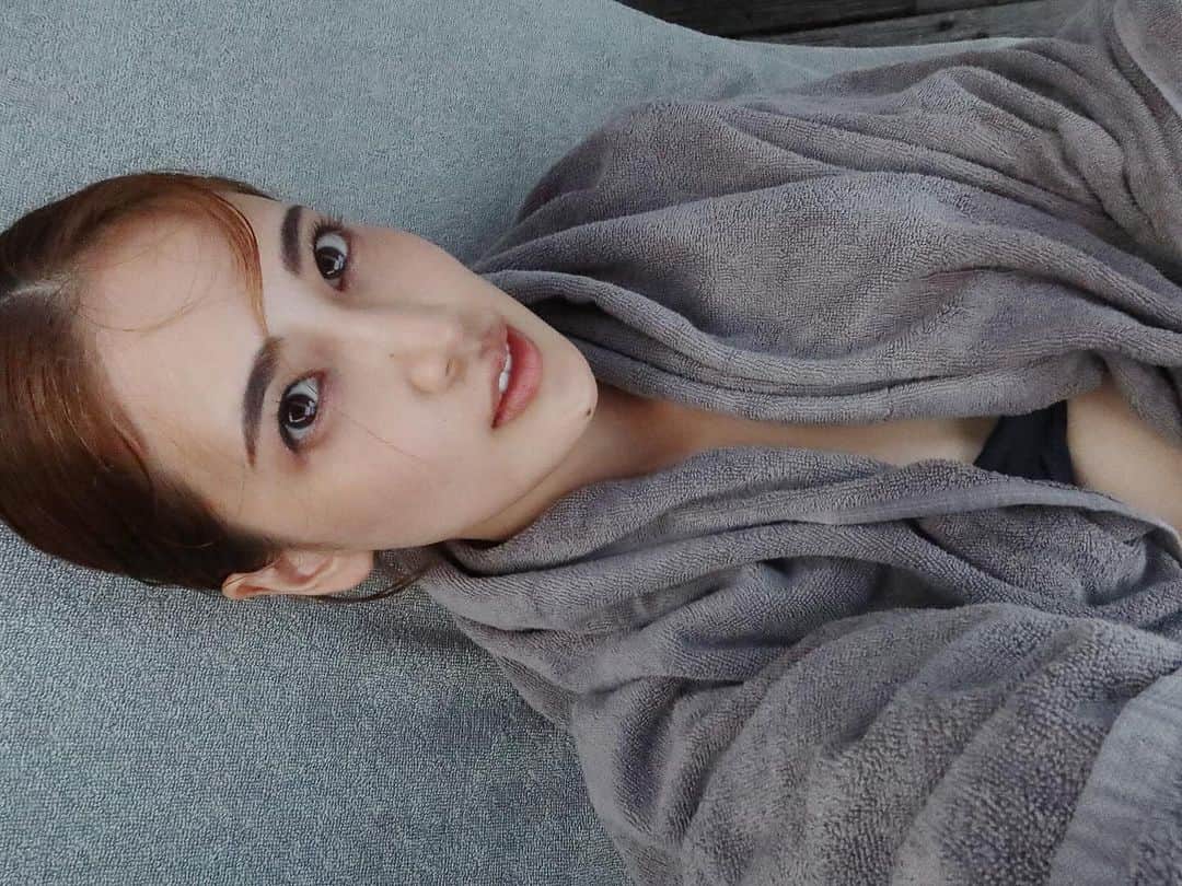 藤井夏恋のインスタグラム：「もうひんやり肌寒いね🥹  夏もう終わりかぁ。はやいよねぇ。 でもすっごく充実した夏だったかも🫶 ありがとう。」