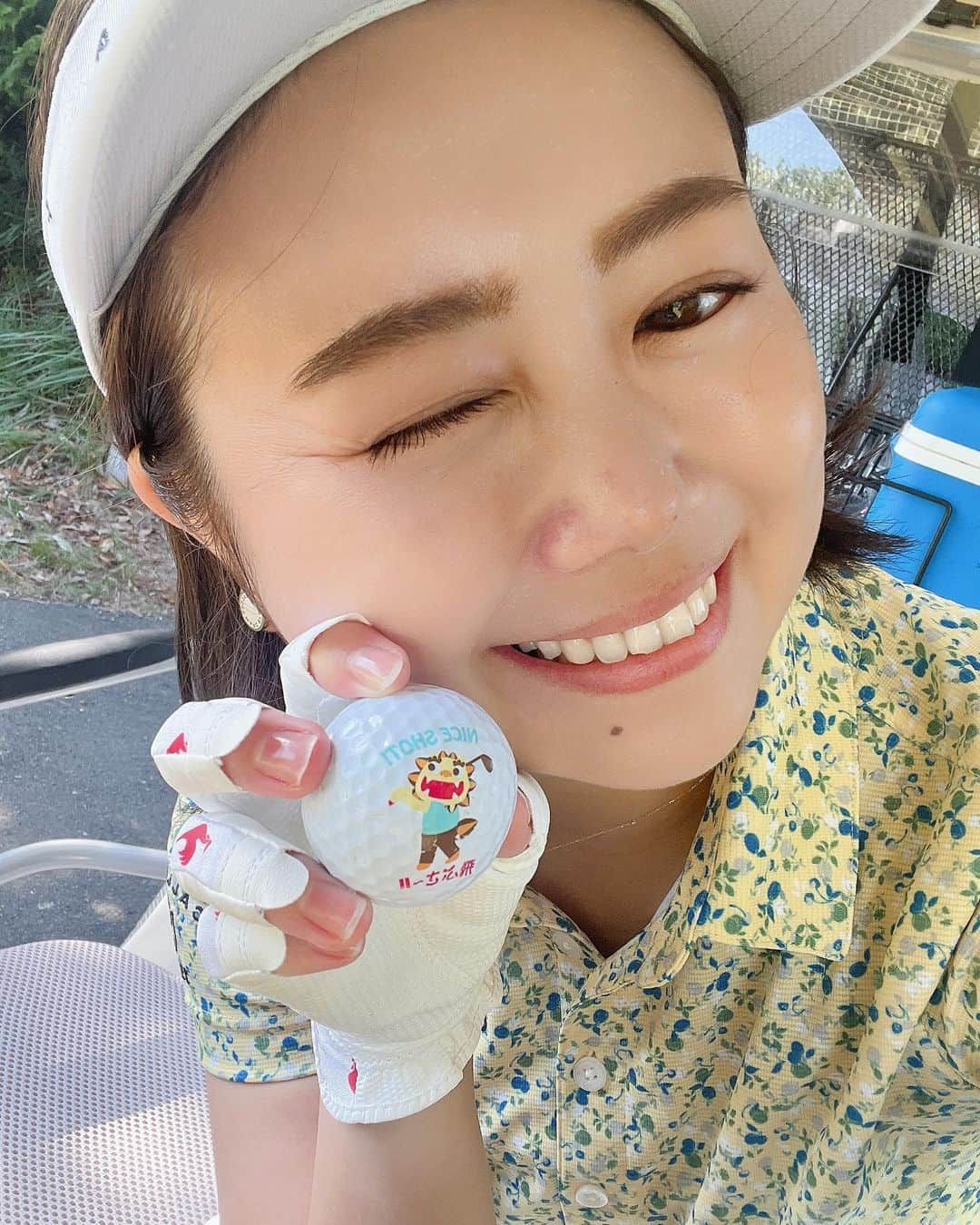 森詩織さんのインスタグラム写真 - (森詩織Instagram)「久しぶりに父とゴルフ⛳️ なんだかいつもより調子が良かった💛  ボールもなんか良くわからない「飛ぶサー」ボールで一回も無くさずに終われました🫶※池には一回ポチャったけど笑  晴れてたけど涼しくていい気候でした！  #ゴルフ #ゴルフ女子 #ゴルフ場 #ゴルフウェア #ゴルフファッション #ゴルフ好き #ゴルフ難しい #ゴルフ日和 #ゴルフ記録 #ゴルフ練習中 #ゴルフボール #ゴルファー #晴れ」10月8日 11時53分 - mori_shiori