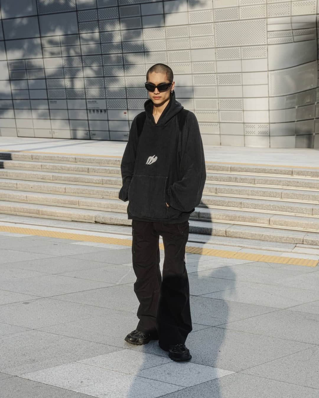 のインスタグラム：「Name: 최민영⁠ ⁠ Tops #DONDA⁠ Shoes #BALENCIAGA⁠ ⁠ Photo by @iam_____riku⁠ ⁠ #スナップ_fs #fashionsnap #fashionsnap_men」