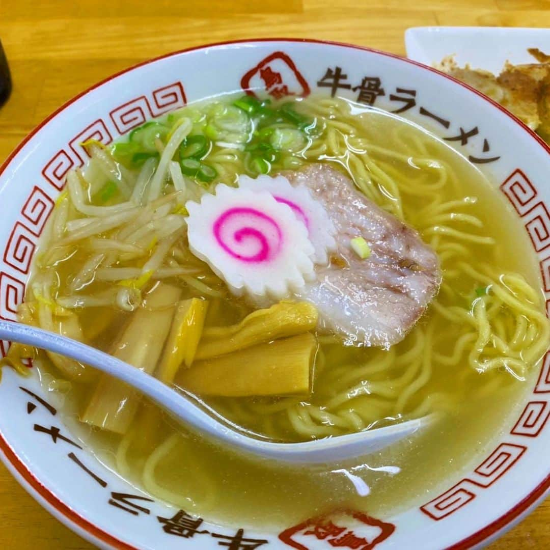 ボートレース宮島のインスタグラム：「. 鳥取めぐり part.2おまけグルメ 🍜倉吉の牛骨ラーメン🍜 . 昨日ご紹介した鳥取県の「倉吉」 . 倉吉のご当地グルメといえば 🍜牛骨ラーメン🍜 あっさりだけどコクがある、誰もが好きな味だと思います😋 行かれた際はぜひ！ . . #ボートレース宮島 #パルボート宮島  #ボートレース #boatrace  #モンタ #ボートレースな日々  #倉吉 #鳥取 #倉吉白壁土蔵群 #牛骨ラーメン #中国地方  #広島観光  #hiroshima」