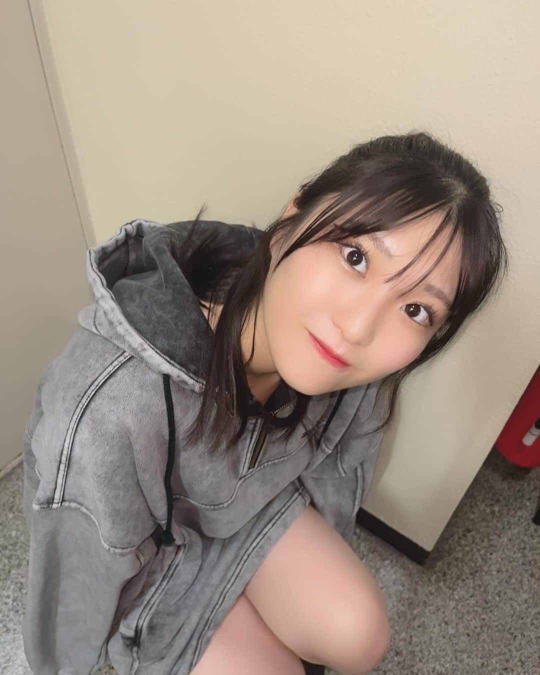 のインスタグラム：「盛りだくさんな1日～🖤  今日は、(2)さんとの生配信から始まりForUにライブといっぱいでした💗  久しぶりにみなさんと会えて嬉しかったです🧚‍♀️ そして久しぶりの曲もやって緊張の1日でした🤍  また明日からも頑張る(ง •̀_•́)ง  #xgirl #fashion #fyp #ハーフアップ #japanesegirl #japan #idol #アイドル #アプガ #アップアップガールズ仮 #住田悠華」