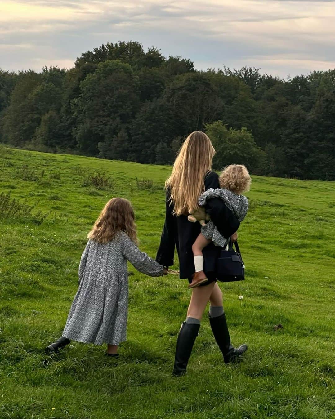 Mathilde Goehlerのインスタグラム：「Home 💞💞💞」