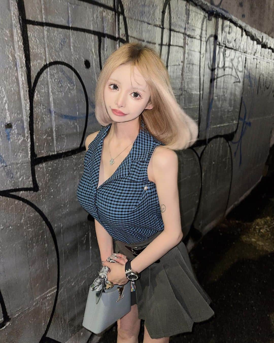 美咲キララさんのインスタグラム写真 - (美咲キララInstagram)「🎶🩵 . 風が強かった🌀😵‍💫 . . #キャバクラ #キャバ #キャバクラ嬢 #キャバ嬢 #東京 #新宿 #歌舞伎町 #池袋 #六本木  #大阪 #ミナミ #北新地 #自撮り女子 #グラビア #リュクセ #팔로우 #셀카 #自拍 #角色扮演 #cute #kawaii #셀스타그램 #얼스타그램  #過去pic  #夏の終わり」10月8日 22時51分 - ___krrnano