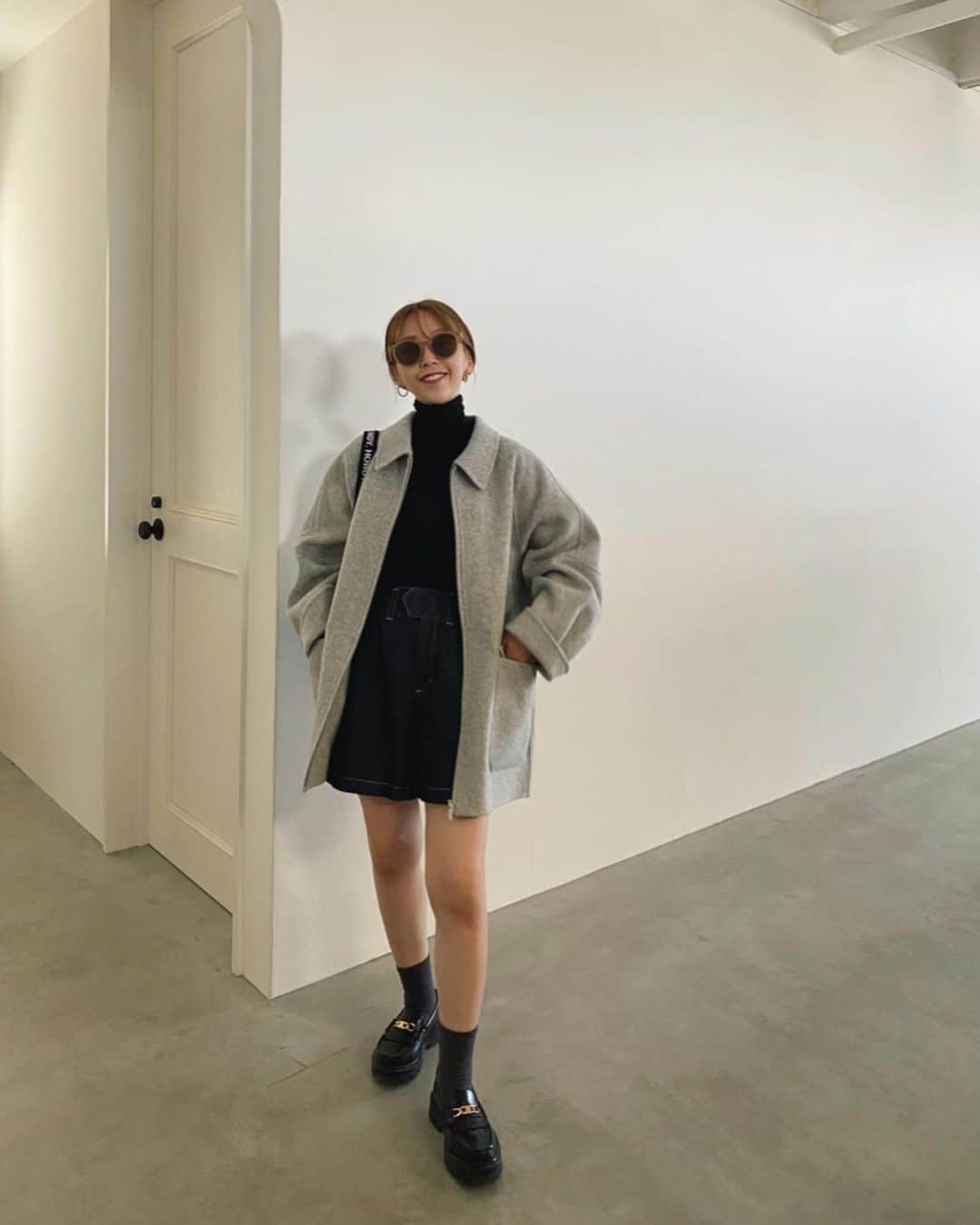 のインスタグラム：「🐰コ-トに🩳パンツ。🫶」