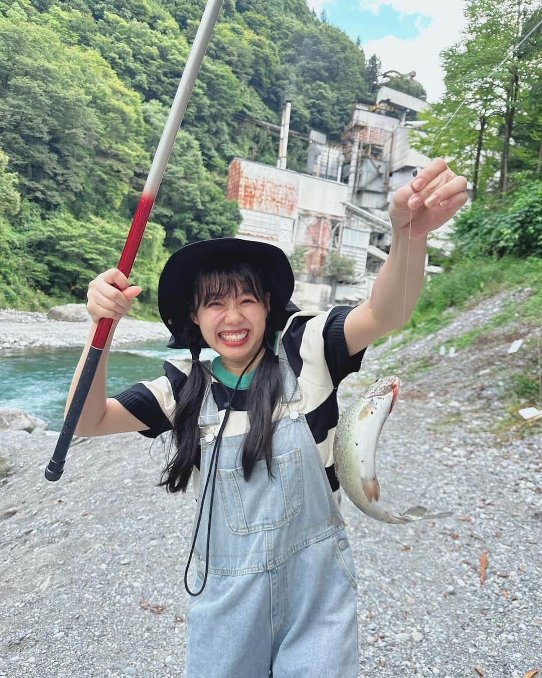 吉川ひよりさんのインスタグラム写真 - (吉川ひよりInstagram)「⁡ ⁡ ✿✿✿✿✿✿ ⁡ ⁡ とったど〜🎣⸜♥⸝ ⁡ ⁡ 実は1匹❕ 最後の最後に釣れました🐟💨 ⁡ ⁡ これは楽しい♡ また釣りしたいな!! かなみん誘ってくれてありがとう🎣 ⁡ #piyochanstagram #ニジマス釣り #釣り #釣り女子 #アウトドア ⁡」10月8日 21時24分 - hiyori_yoshikawa_official