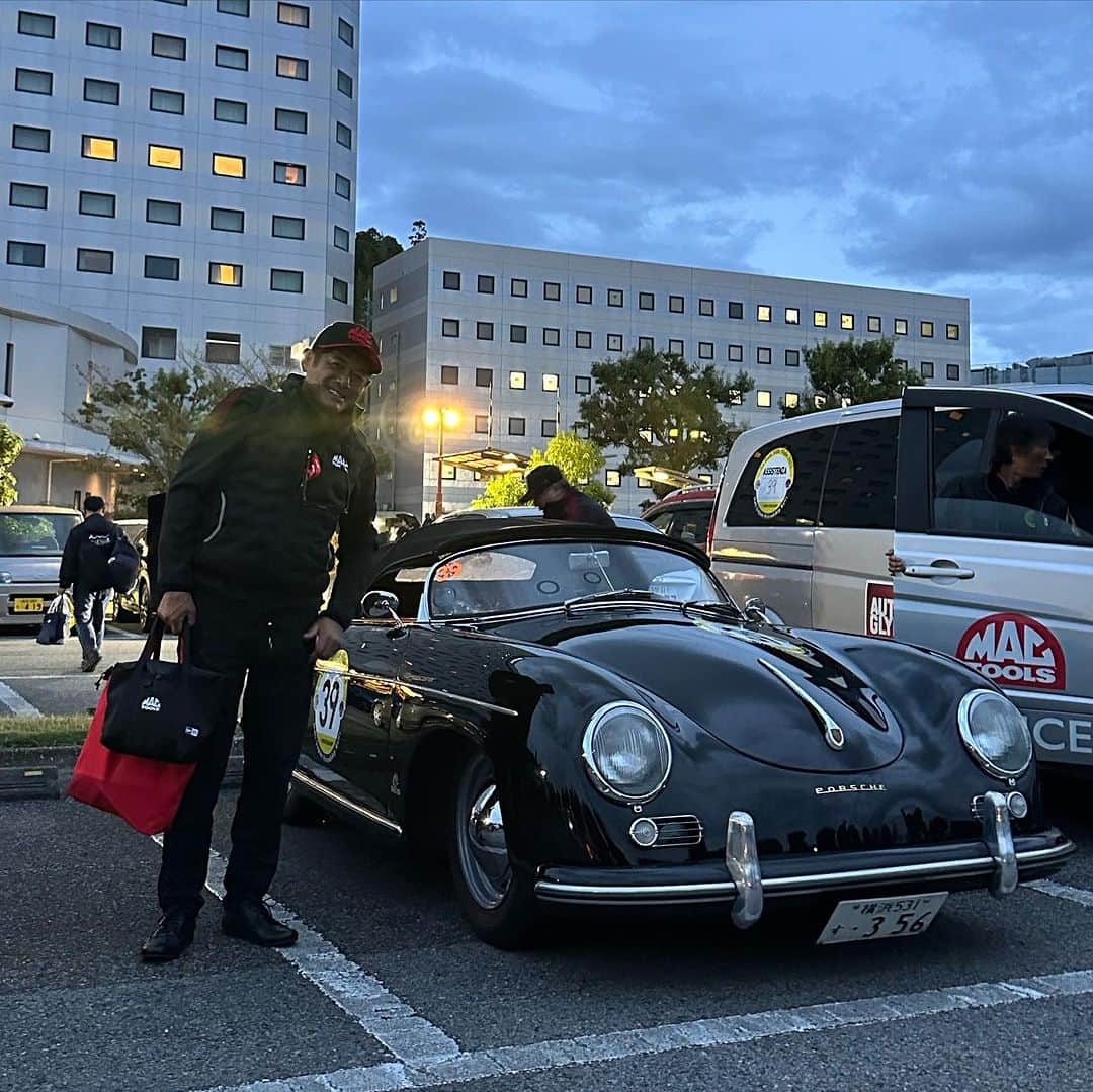 織戸学のインスタグラム：「#lafesta  #lafestamillemiglia   start3日目 終了  本来なら ミッレ・ミリア　  イタリア語で　 1600km  1000mile 走る意味らしい  初の経験ですが 興味あり  しかし 参加されてる 方の熱量と 楽しんでる雰囲気  最高です。  私が 1番若いのかも  人生を生き抜いた 片方は  素晴らしい エネルギー  @mactools38   #maxorido   @130ryokohama  @ridox559_maxorido」