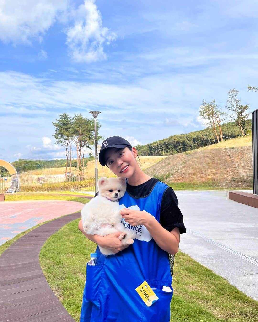 キム・ガウンのインスタグラム：「이제 아픈기억은 다 잊고 행복만 하길 💕 하나같이 다 이쁘고 착한 아가들  #사지말고입양하세요 #반려마루여주 #경기도수의사회 #블루엔젤봉사단 💙」