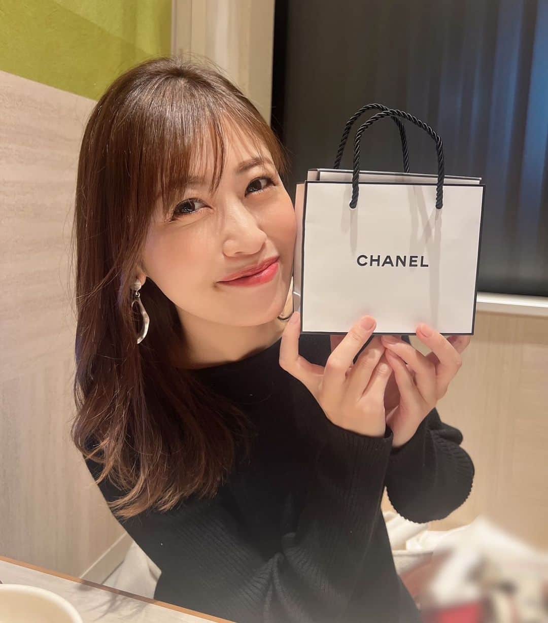 室谷香菜子のインスタグラム：「誕生日のお祝いをしてもらいました🎁 え？ もう10月ですね。 寒いです。みなさん、ストーブはもうつけましたか？  #誕生日 #9月生まれ #女子力アップ計画 #笑い皺が増えた日」