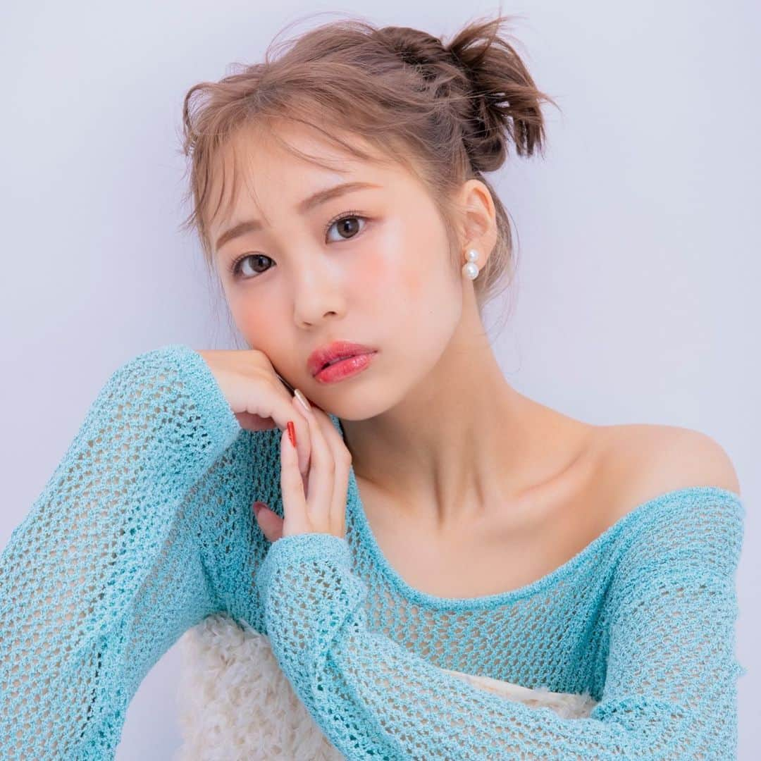 Popteenのインスタグラム：「WEB版Popteen11月号『モデルたちにQ&A』特集のアザーカット📸  今月は、衣装・ヘアメイク・背景など 自分がやりたいピン表紙をセルフプロデュース💫  きららんは、ツヤ感や透明感をプラスして ナチュラルなオトナっぽさを引き出したよ💠  Popteen Mediaのトップページにある投票機能で よかったと思うモデルに投票してね🗳️ 期間は10月14日20:00まで、1日1回投票ができるよ❤️‍🔥  #Popteen#専属モデルサバイバル2023#バトル#POPモデル#きららん#島田キラリ#表紙風バトル#表紙風撮影#自己プロデュース##PopteenMedia#WEBマガジン#アザーカット」