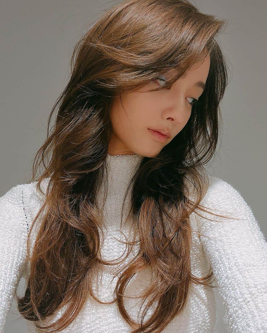 谷まりあさんのインスタグラム写真 - (谷まりあInstagram)「日本に戻ってきました☺️🇯🇵 また楽しみながらお仕事頑張ります♫  明日からまた1週間楽しい時間になりますように✨ いつもとは違った雰囲気のメイクでの撮影でした♪」10月8日 21時52分 - mariaaaa728
