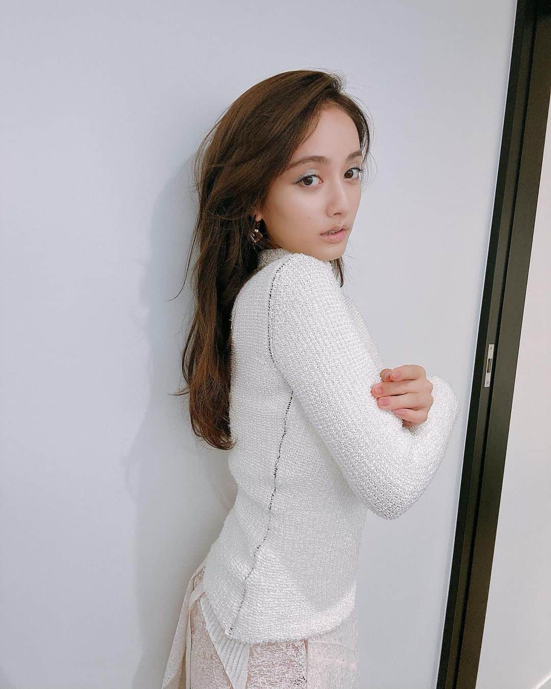 谷まりあさんのインスタグラム写真 - (谷まりあInstagram)「日本に戻ってきました☺️🇯🇵 また楽しみながらお仕事頑張ります♫  明日からまた1週間楽しい時間になりますように✨ いつもとは違った雰囲気のメイクでの撮影でした♪」10月8日 21時52分 - mariaaaa728