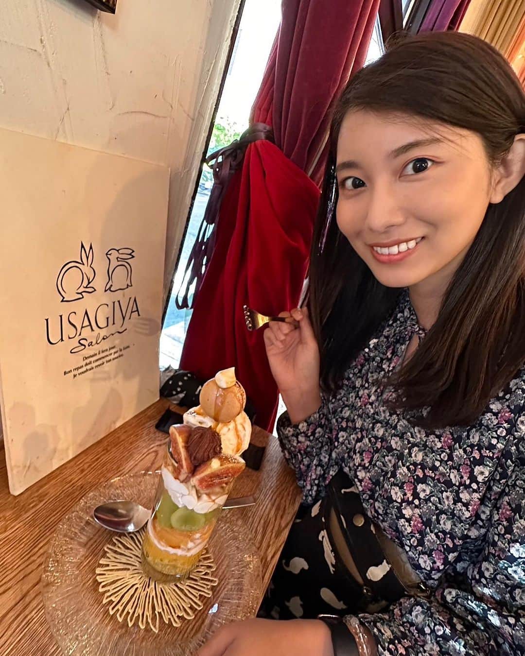 のインスタグラム：「🍧 そろそろかき氷は冷たいかなーって 思ってたら、美味しそうなパフェ！！  ウサギヤサロンの秋づくしのパフェ 美味でしたー🥰」