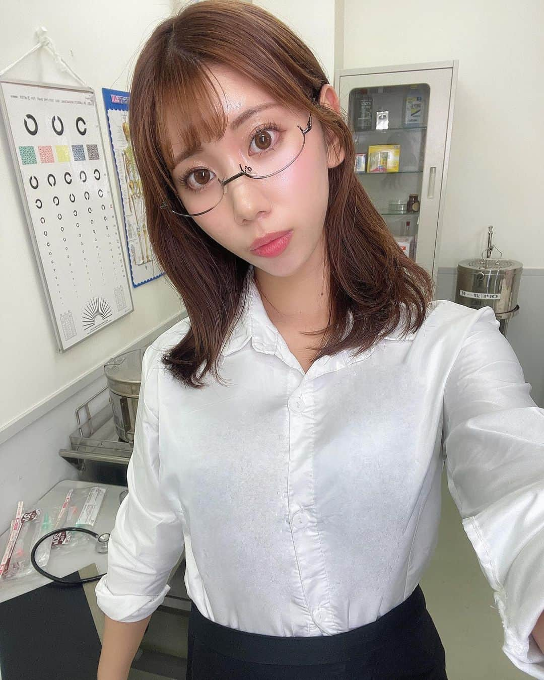 三上もえのインスタグラム：「♡ 今日は撮影会でしたあ📸✨️ メガネ👓どうですか？？🥺❤️  明日はコスエクスプレスです💡 私のブースは5階K-7！ 遊びにきに来てね💕︎ . . .  #三上もえ #もえるおしり #コスプレ #コスプレ女子  #東京 #大阪 #モデル #フリーモデル #カメラ好きな人と繋がりたい #カメラマンさんと繋がりたい  #写真好きな人と繋がりたい #撮影モデル  #撮影会モデル #水着モデル #japanesegirl #japanesemodel #model」