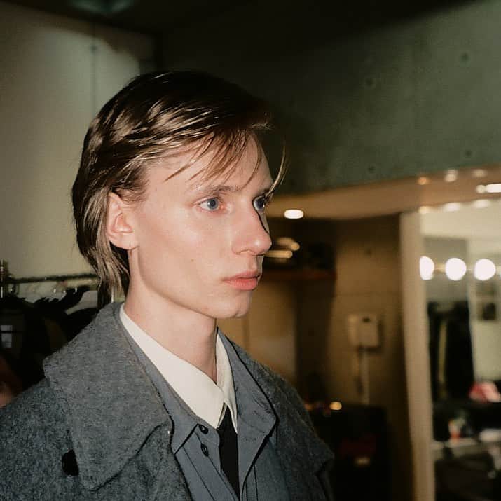 ウィザードのインスタグラム：「WIZZARD 2023/24 AUTUMN WINTER COLLECTION [Bloom]  🟦 BACKSTAGE 🟦  [ MODEL ] @je7u7  [ STYLIST ] @rxixkxux  [ HAIR MAKE ] @ezashi_ezashi_ezashic  [ SPECIAL THANKS ] @teeny_ranch_ @west_management_inc_official @themgt.jp.  #wizzard_fac #wizzard #fashion #mensfashion #2023AW」