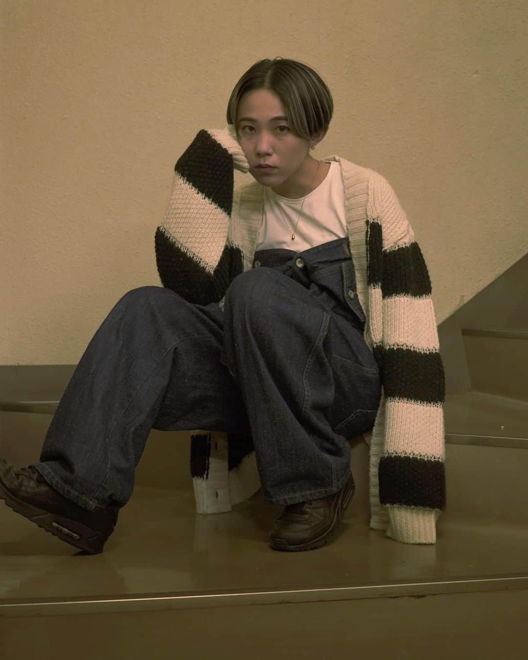 yurinasiaのインスタグラム：「@voltagecontrolfilter 🖤❤️🖤  ニットが着れる季節になってきたねぇ最高ォ  knit @voltagecontrolfilter  styling @t_r_c_c_  camera @cocoroyen @camerayen」