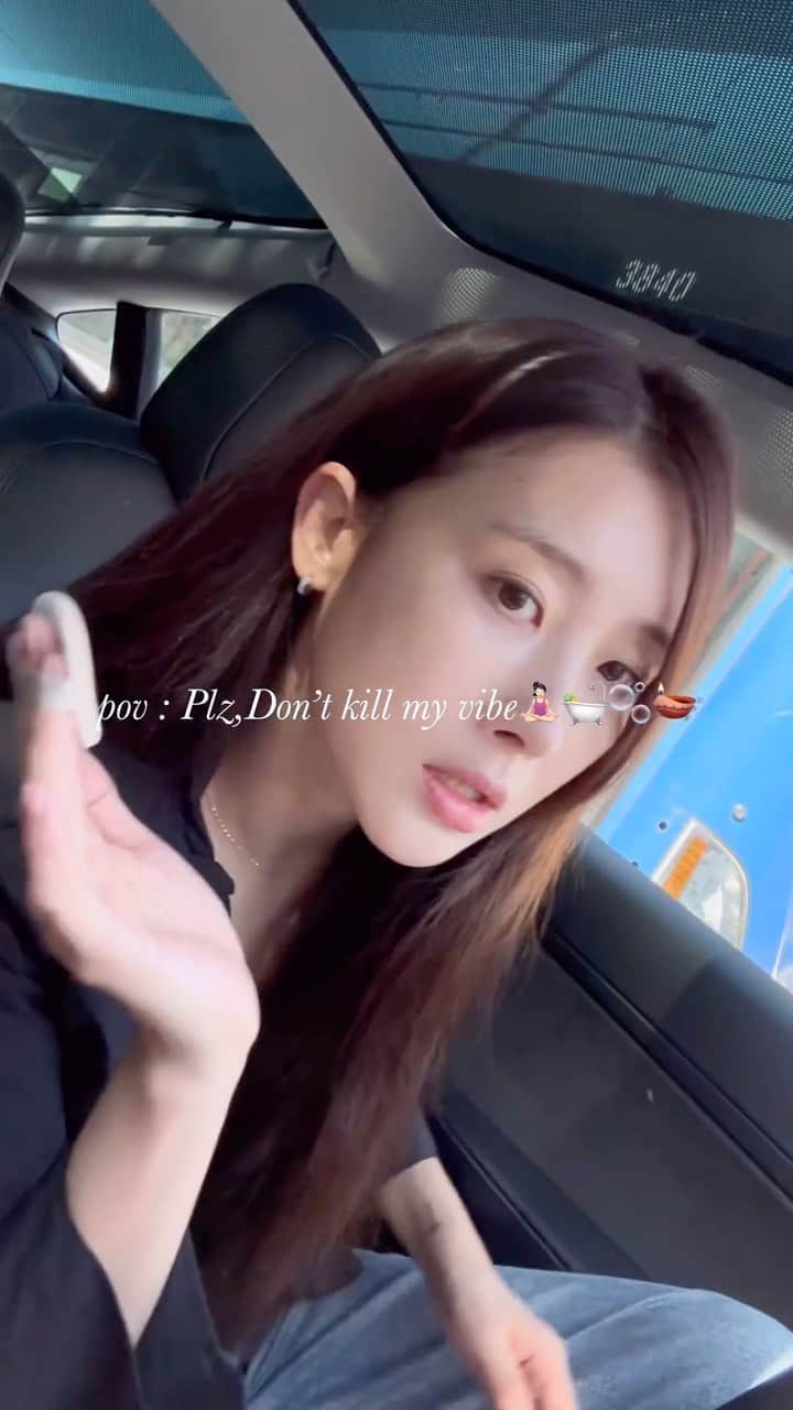 ヒョンア のインスタグラム：「Pov:Plz,Don’t kill my vibe. 🪔🧘🏻‍♀️🫧🛁긴 추석연휴 후 가졌던 나만의 시간💫 명상반드시 필요한 육아맘*^^*  📍성수동 인센스 샵 @heavensense_korea  🧴 @lamer @lamer.korea  . 헤븐센스에서 단독으로 판매하고 있는 인센스🪔  HEM사의 베스트셀러중 레인포레스트🌧️🌳  저도 궁금해서 하나 챙겨왔는데요 기존의 디핑방식이 아닌 핸드롤 방식으로 제작하여 조금 더 마일드 하다는 후기☝🏻」