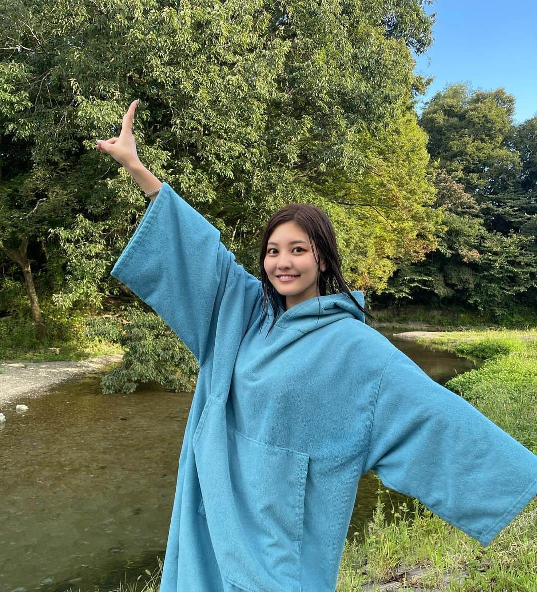 林ゆめのインスタグラム：「撮影で行った川サウナ🩵 水もすごく綺麗だし 川入るのに滑り台あったりして楽しかった🥰 自然の中のサウナ最高すぎる🫶🏻  #サウナ #サウナ女子」