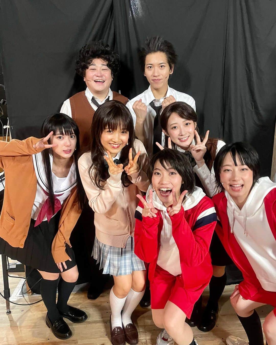 山崎玲奈さんのインスタグラム写真 - (山崎玲奈Instagram)「ミュージカル｢ #聲の形 ｣ 千秋楽無事終了しました〜✨️ ご観劇ありがとうございました‼️ 短い期間での公演でしたが、とても素敵な時間を過ごせました‼️ そして、西宮硝子に出会えたことに心から感謝しています✨ ・ 大好きなカンパニーの皆さんとの別れはとても寂しいです😭 本当にお世話になりました🙇‍♀️ ・ 1枚目は囲み取材後のショット🤩 2枚目は千秋楽頑張ろうねショット😎 ・ ・  #聲ミュ   #西宮硝子   #千秋楽   #ありがとうございました 😭」10月8日 22時14分 - renayamasaki07