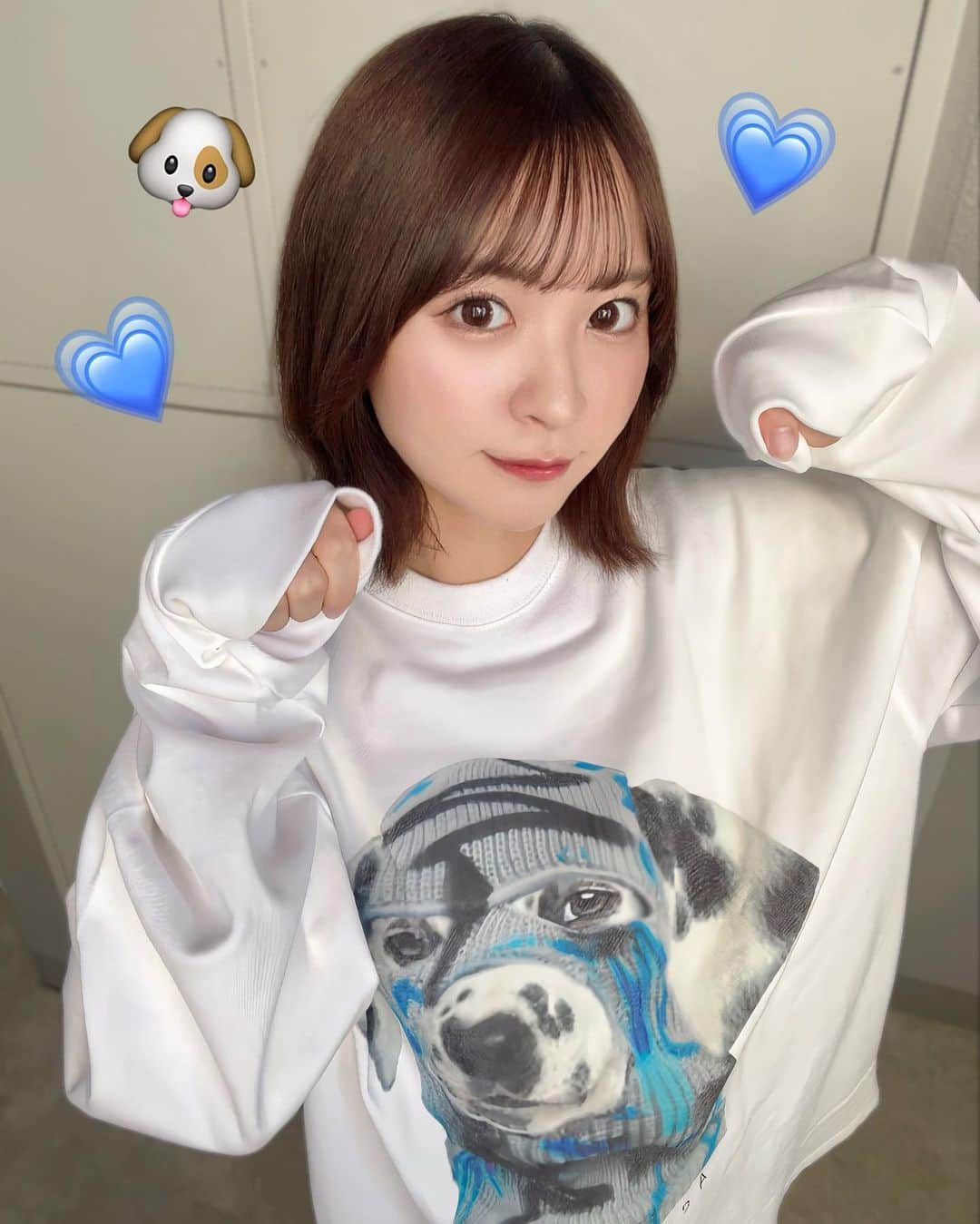 東條なつさんのインスタグラム写真 - (東條なつInstagram)「ダルメシアン🐄🩵  先日 @acolasia_web さんから 素敵なお洋服いただきました📷✨　  こちらはオフホワイトで 色違いのアイスブルーも ドーベルマンver.も とっても可愛かったです！🐾  Tシャツもフーディーも可愛いのが 沢山あって迷っちゃった💭」10月28日 9時00分 - tojonatsu