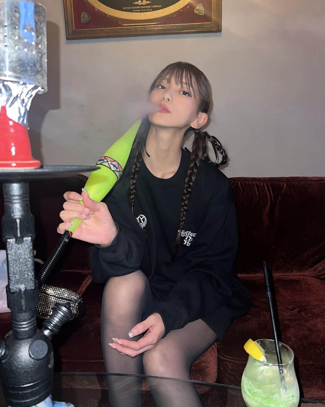辻門アネラのインスタグラム：「しーしゃ🍇🍓🍇  ３枚目凄いブゥあーっ」