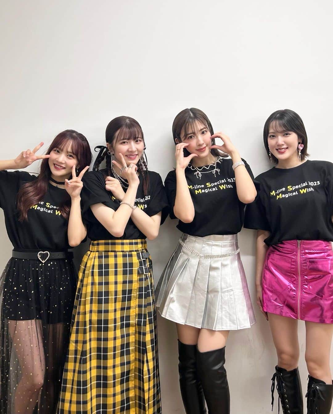 夏焼雅さんのインスタグラム写真 - (夏焼雅Instagram)「❤️‍🔥❤️❤️‍🔥❤️❤️‍🔥 ライブハウスツアー初日!! 無事終わりました〜🥰 名古屋公演来てくれたみなさん ありがとうございました🫶🏻 たのしかったねぇ〜〜💓  ライブハウスで歌うの 好きだなぁ〜🥹🥹 みんなとの距離も近くて たくさん目が合ったよね??💕  なんかいっぱい伝えたい事はあるけど 明日のMCとかでもきっと色々話すと思うから とりあえず一言でまとめると。。 ライブって最高だよね❤️ ってこと🤣🤣  明日は京都でライブなんだけど 京都のライブハウスは初かも!? とにかく明日もぶち上げてこぉ〜❤️‍🔥❤️‍🔥  #MSMW #名古屋」10月8日 22時32分 - miyaaa0825