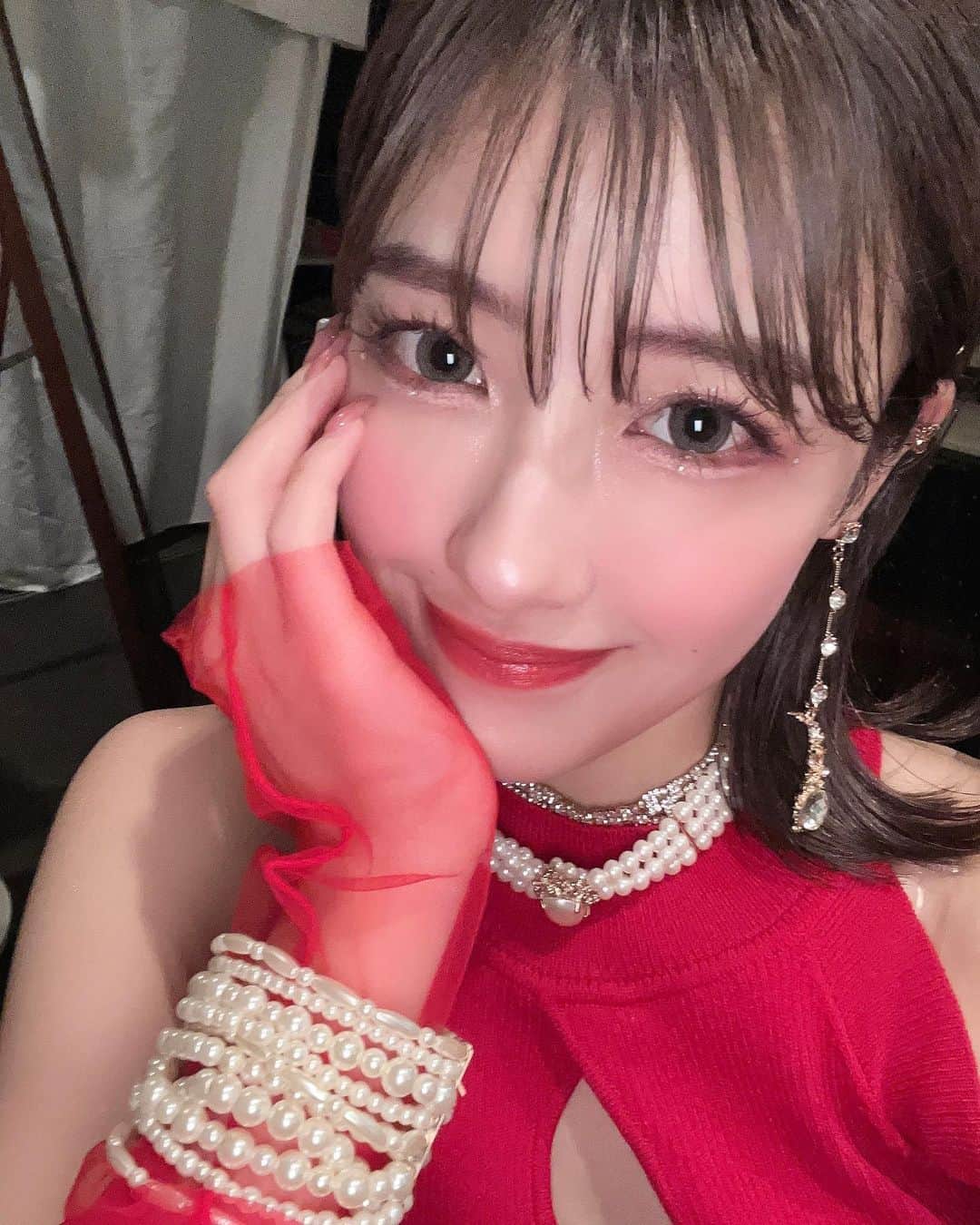 夏焼雅さんのインスタグラム写真 - (夏焼雅Instagram)「❤️‍🔥❤️❤️‍🔥❤️❤️‍🔥 ライブハウスツアー初日!! 無事終わりました〜🥰 名古屋公演来てくれたみなさん ありがとうございました🫶🏻 たのしかったねぇ〜〜💓  ライブハウスで歌うの 好きだなぁ〜🥹🥹 みんなとの距離も近くて たくさん目が合ったよね??💕  なんかいっぱい伝えたい事はあるけど 明日のMCとかでもきっと色々話すと思うから とりあえず一言でまとめると。。 ライブって最高だよね❤️ ってこと🤣🤣  明日は京都でライブなんだけど 京都のライブハウスは初かも!? とにかく明日もぶち上げてこぉ〜❤️‍🔥❤️‍🔥  #MSMW #名古屋」10月8日 22時32分 - miyaaa0825