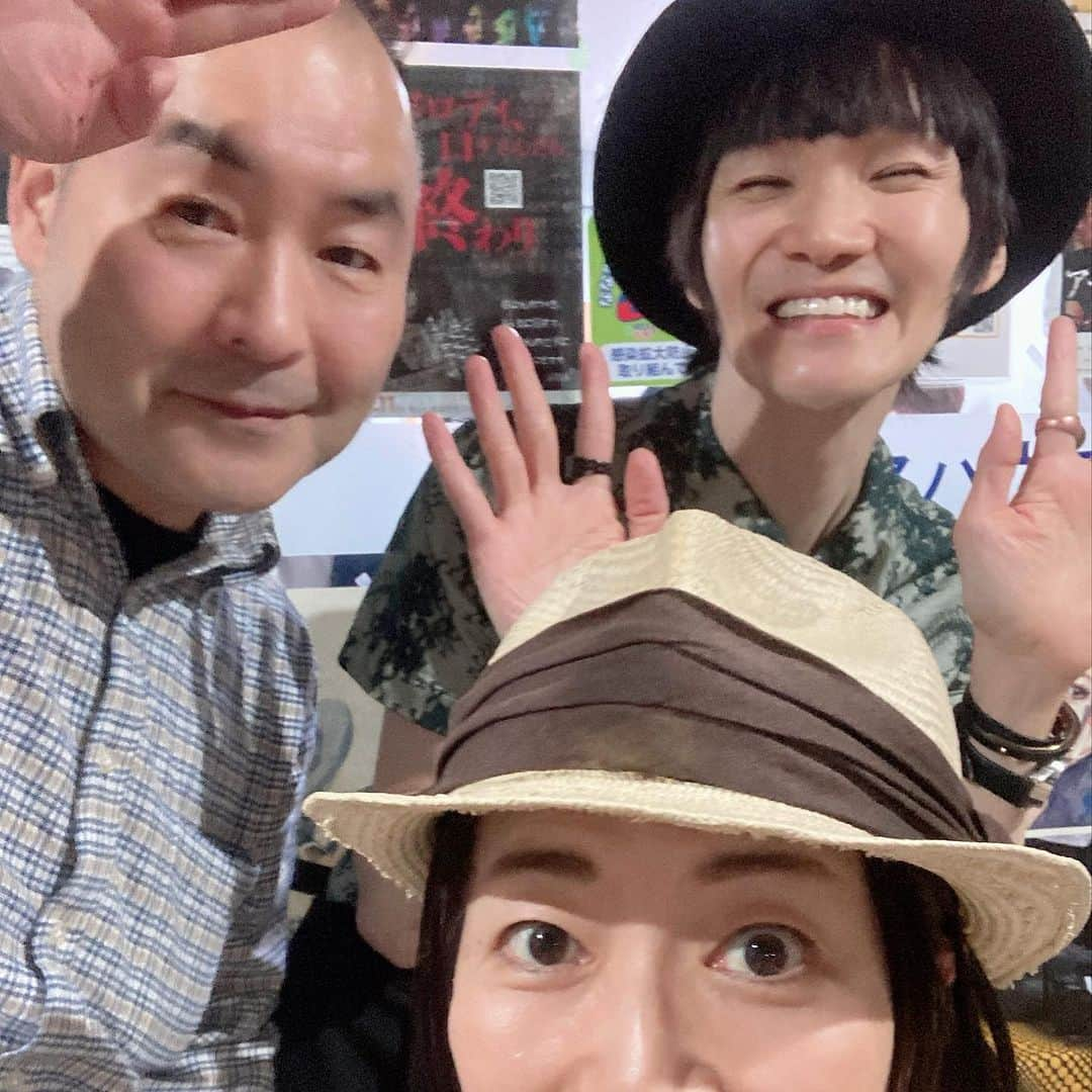 江藤あやさんのインスタグラム写真 - (江藤あやInstagram)「『星さんの映画会 〜愉快な仲間たち〜』  清水崇監督、川松尚良監督は 樹海村でお世話になってからのお付き合い。 お会い出来て嬉しかったです♬  久しぶりに会えた俳優仲間たちとも楽しくおしゃべり出来て楽しかったです♬  星くんに感謝です💕  一日券購入した人にはサンドイッチのプレゼント🥪も。 ありがたい〜！  第二回もあるかも。ってことなので 楽しみにしてます♬  #星さんの映画会 #星耕介 #シネマハウス大塚」10月8日 22時27分 - ayayakko19