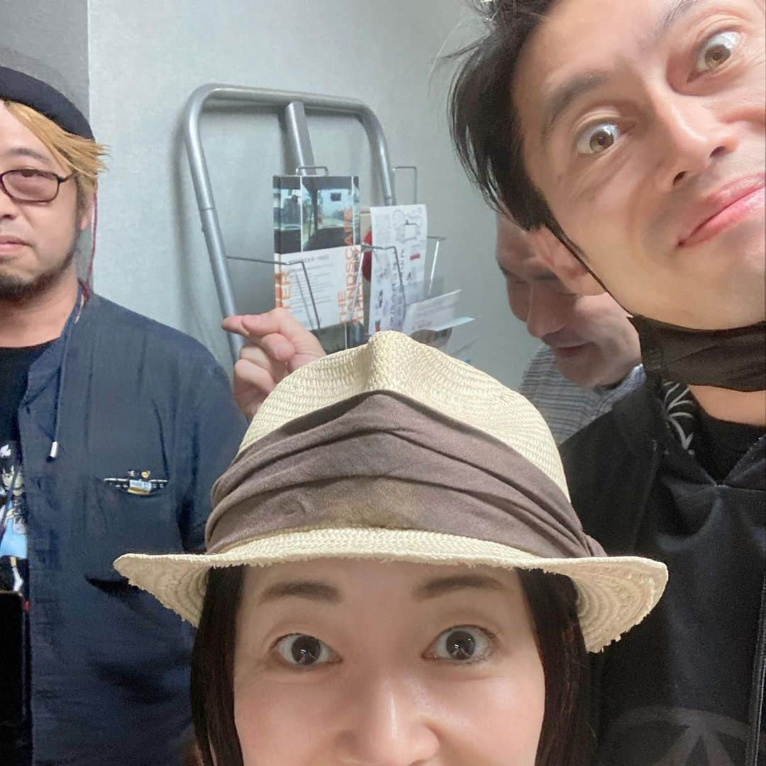 江藤あやさんのインスタグラム写真 - (江藤あやInstagram)「『星さんの映画会 〜愉快な仲間たち〜』  清水崇監督、川松尚良監督は 樹海村でお世話になってからのお付き合い。 お会い出来て嬉しかったです♬  久しぶりに会えた俳優仲間たちとも楽しくおしゃべり出来て楽しかったです♬  星くんに感謝です💕  一日券購入した人にはサンドイッチのプレゼント🥪も。 ありがたい〜！  第二回もあるかも。ってことなので 楽しみにしてます♬  #星さんの映画会 #星耕介 #シネマハウス大塚」10月8日 22時27分 - ayayakko19