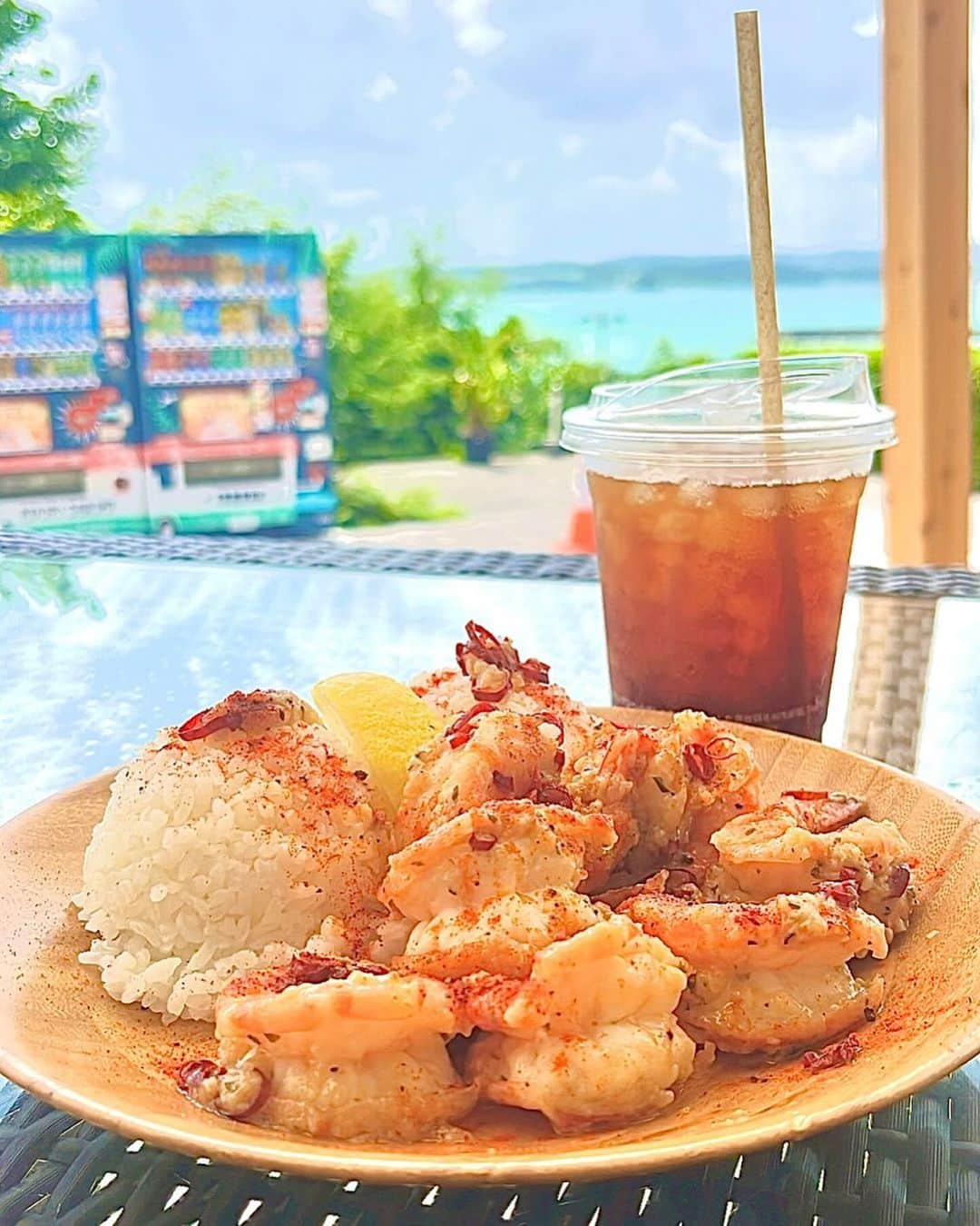 一条あかねのインスタグラム：「. 📍KOTRI Shrimp🦐💕 @kourishrimp . ずっとずっと行きたくてやっと行けたあ🦐 ガーリックシュリンプ好きすぎる！！ 他にも美味しいところないかなあ〜💭💕 . #沖縄 #沖縄グルメ #古宇利島 #古宇利島グルメ #ガーリックシュリンプ #コウリシュリンプ」