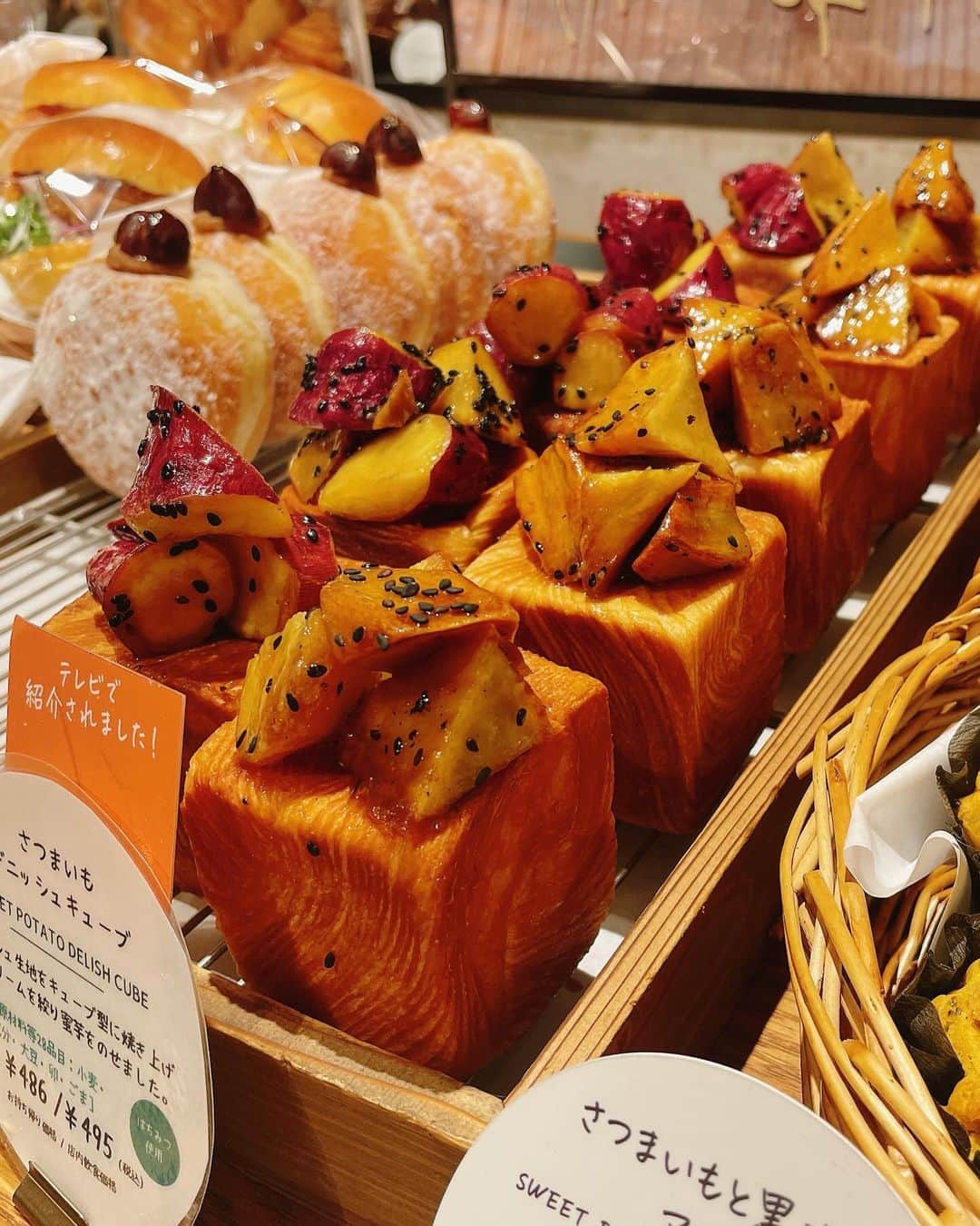 大森万梨乃さんのインスタグラム写真 - (大森万梨乃Instagram)「ㅤㅤㅤㅤㅤㅤ ㅤㅤㅤ 新静岡セノバで開催中の #芋祭 🍠🍠 サツマイモメニューがいっぱいでしたよ〜🍠🍠 ㅤㅤㅤ 日替わりで期間限定ショップも出店中！ 私が行った時は #家族のおいも 詰めボーダイ が！！ ㅤㅤㅤ 気合いを入れて詰めたので、 お家がお芋で溢れています。幸 ㅤㅤㅤ 芋祭についてはテレしずwasabeeにも載っています✨ ㅤㅤㅤ ㅤㅤㅤㅤㅤㅤ （前回の投稿に沢山のコメントありがとうございました。  お返し出来ず申し訳ありません。心温まりました…😌🌼） ㅤㅤㅤ ㅤㅤㅤ」10月8日 22時34分 - marino_omori