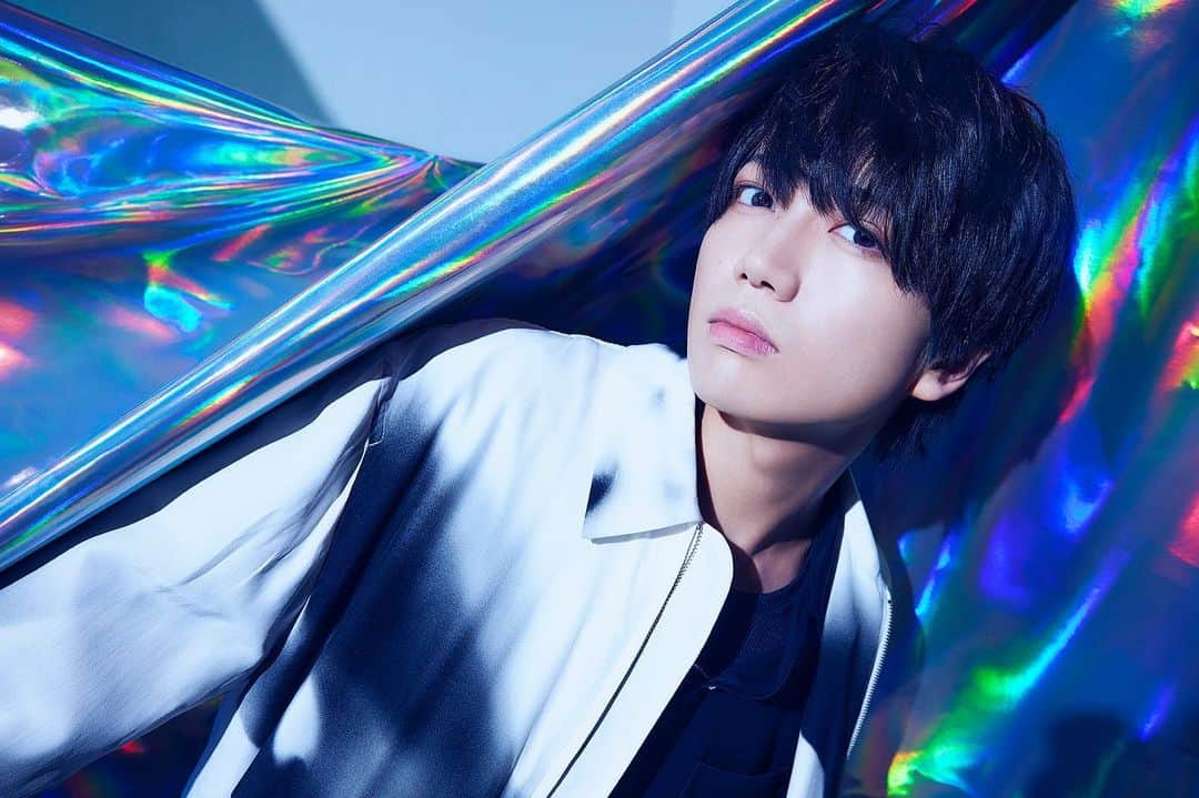 千葉翔也のインスタグラム：「【お知らせ】この度、キングレコード／キング・アミューズメント・クリエイティブより ソロアーティストデビューをさせていただくことになりました！  1月17日に1st EP「Blessing」をリリースします！  頑張ります！！ よろしくお願いします！！  #千葉翔也 #アー写」