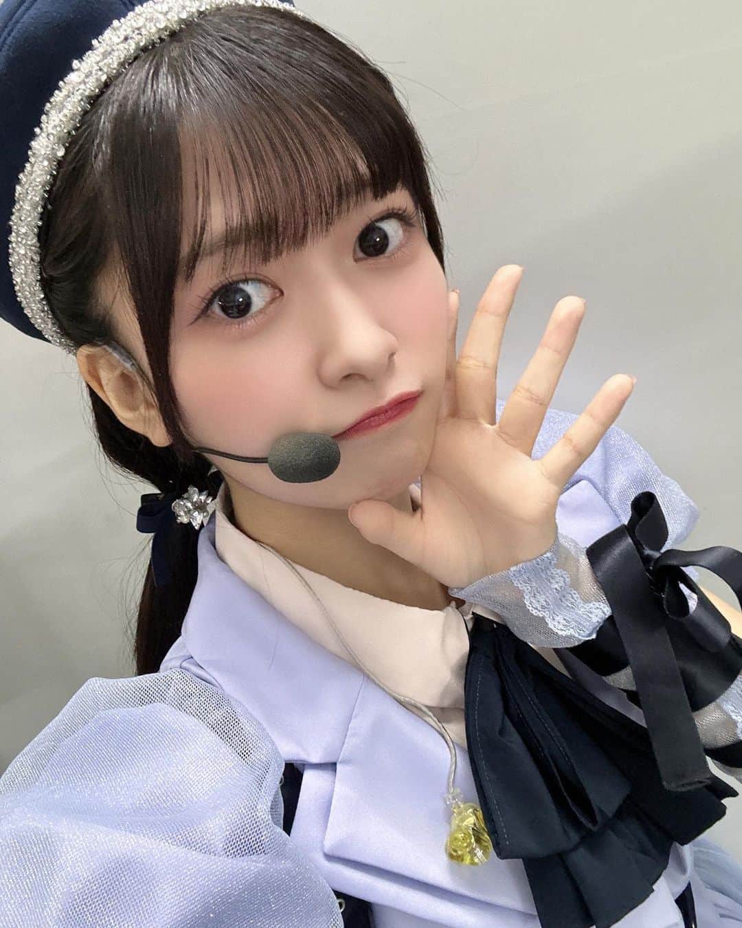のインスタグラム：「#イナズマロックフェス 2023 ありがとうございました〜〜⚡️⚡️  雨凄かった〜〜！！ でも最高に楽しかったっっ！🥹☔️  私たち #Liella!って言います！ 名前だけでも覚えて頂けたら嬉しいです☺️🫶  最高にロックだったっす〜( ´˘` )🎸  桜小路きな子役 鈴原希実🦊🔔 #IRF23 #lovelive」
