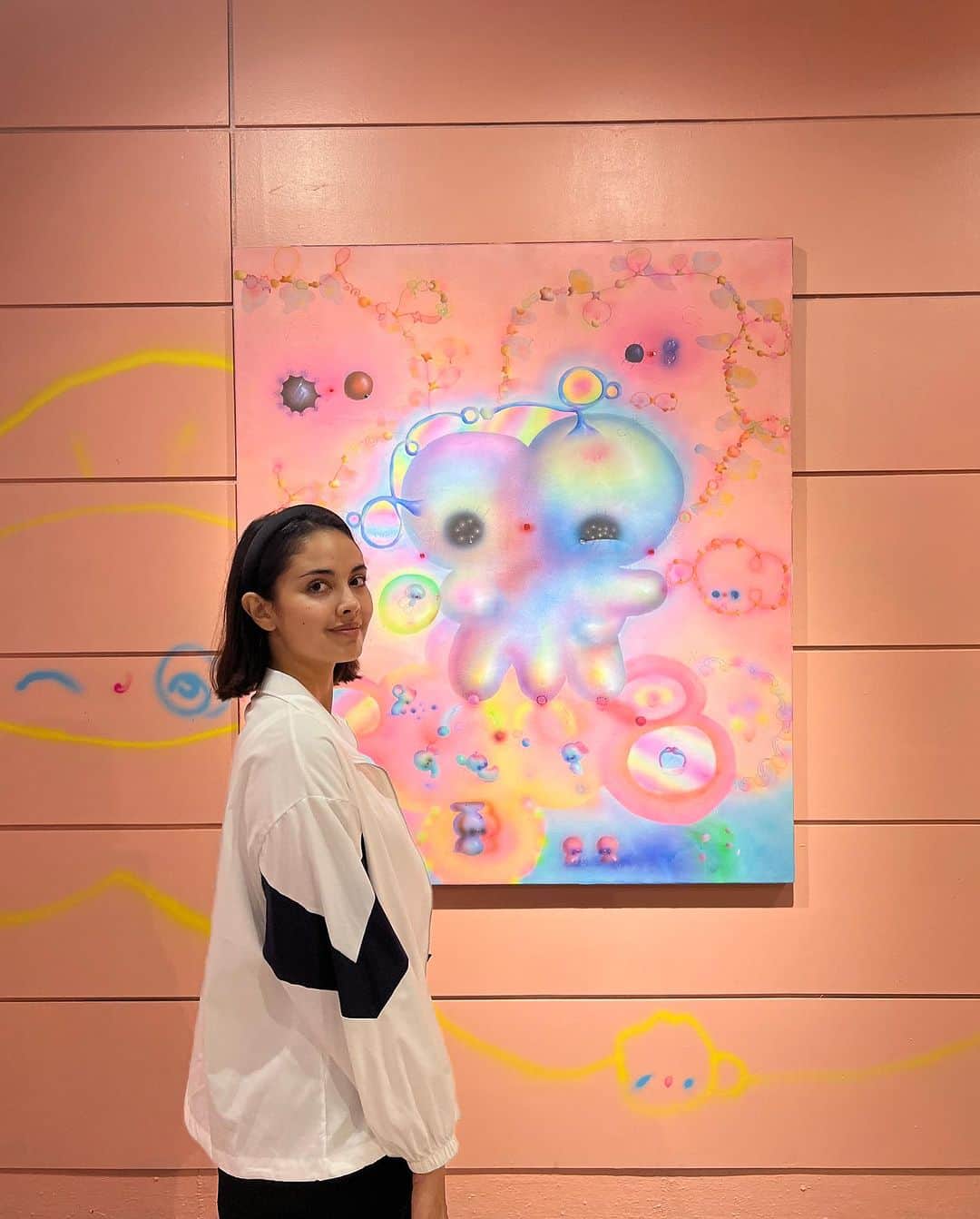ミーガン・ヤングのインスタグラム：「A quick trip to @secretfreshgallery to check out their latest show ❤️‍🔥 @eggfiasco @nhozagri ✨」