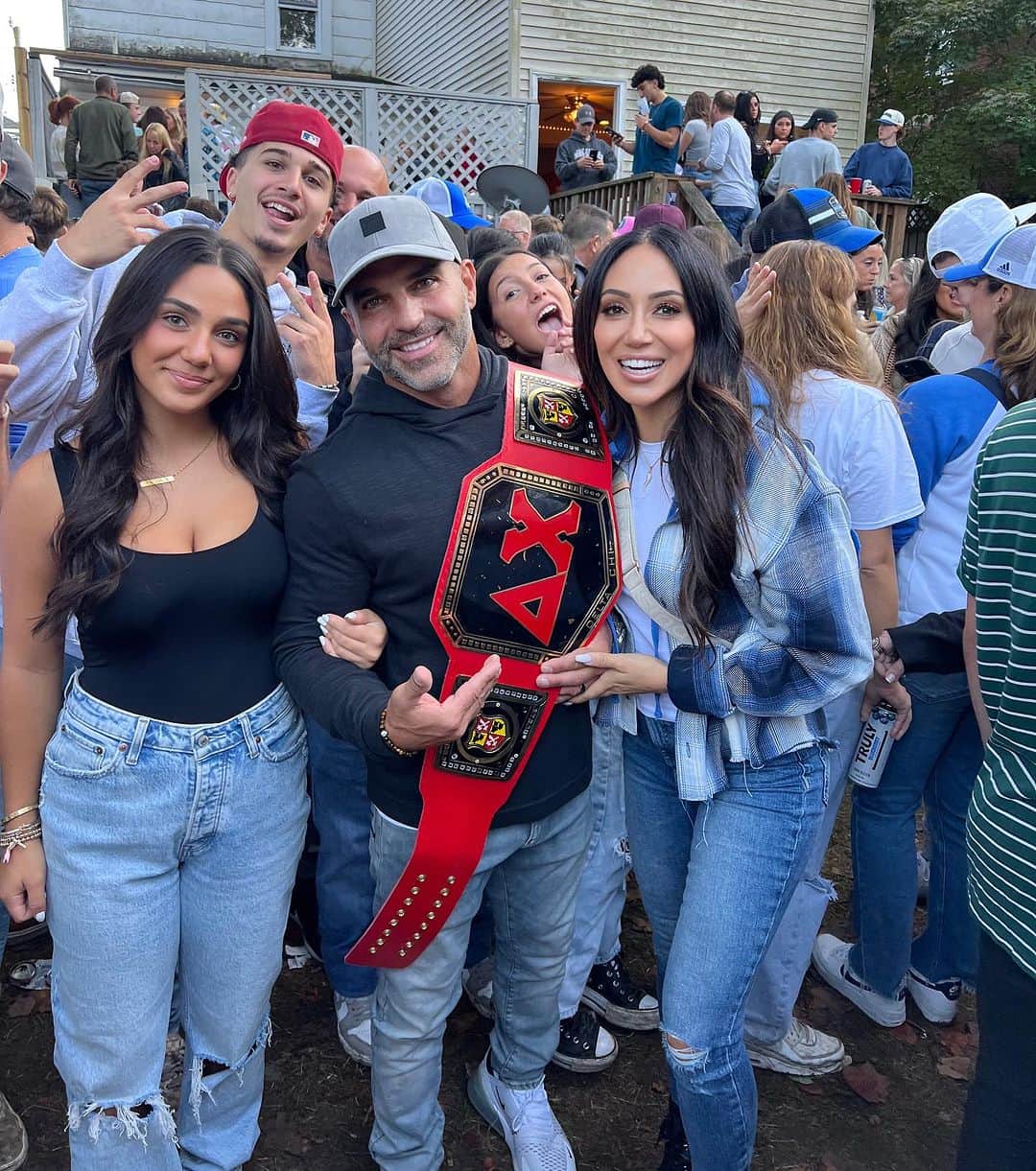 のインスタグラム：「Joe winning some sort of belt at a frat party✅ Time with @antoniagorgaa ✅ Candy corn martini✅ 🎃 #udel #parentsweekend」