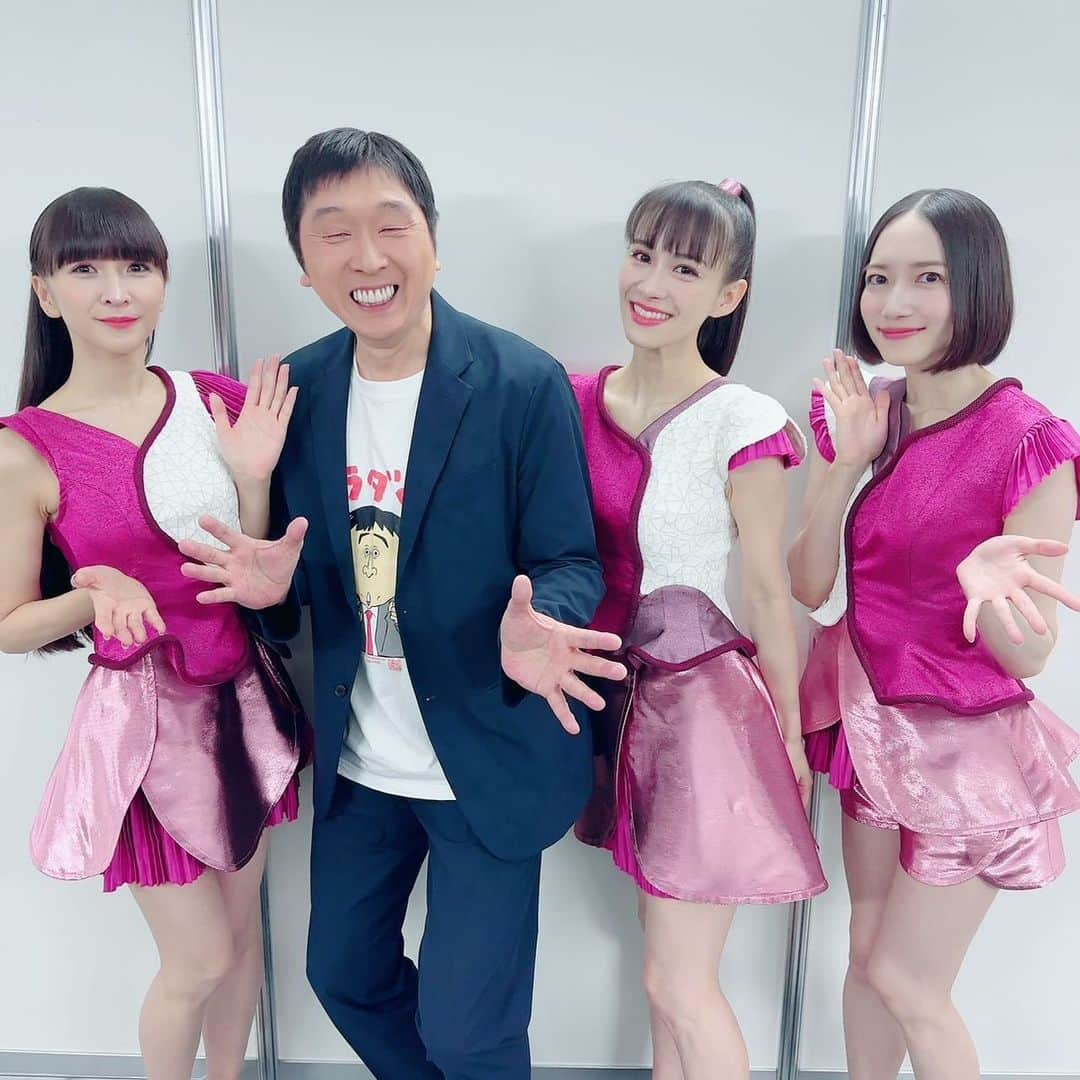 Perfumeさんのインスタグラム写真 - (PerfumeInstagram)「「イナズマロックフェス2023」 ありがとうございました！  あいにくの天気で初出演でしたが 皆さまの温かい声援で 大盛り上がりのステージでした🔥  Perfume COSTUME MUSEUM開催中ということで 2015年の衣装を着用🙌🏻  Thank you Inazuma Rock 2023!  It was our first time participating but you guys were so weloming! You were on fire🔥  #prfm」10月8日 22時43分 - prfm_official