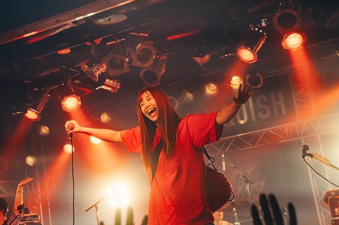 岩淵紗貴のインスタグラム：「SUPER ROCK CITY HIROSHIMA2023 ありがとうございました✨🔥 12月4日広島ALMIGHTYでワンマンやります！ またみんなと会いたいです😊✨ ライブで待ってるー！！ もっと騒ごうぜ🔥  最近Noisy推しが増えて嬉しい🖤 箱推しありがとぉね！ いっぱい音楽と出会う場所を作って行きます！！音楽を作って届けます！  私たちが感じて苦しかったとこ、嫌だったこと、 色々感謝の気持ちと悩んだ事とか織り交ぜるながら  Noisyみんなで進んでます🔥  できるだけこの時代に合った生き方で皆んなと生き抜いて 音楽していきたいと思って やってます！！！  応援してくれる皆んなも チームNoisyです！！ 家族みたいなもんやなっ！！  これからもよろしくね！！ 皆んなで楽しい事して 人生を豊かにしようぜ✨✨」