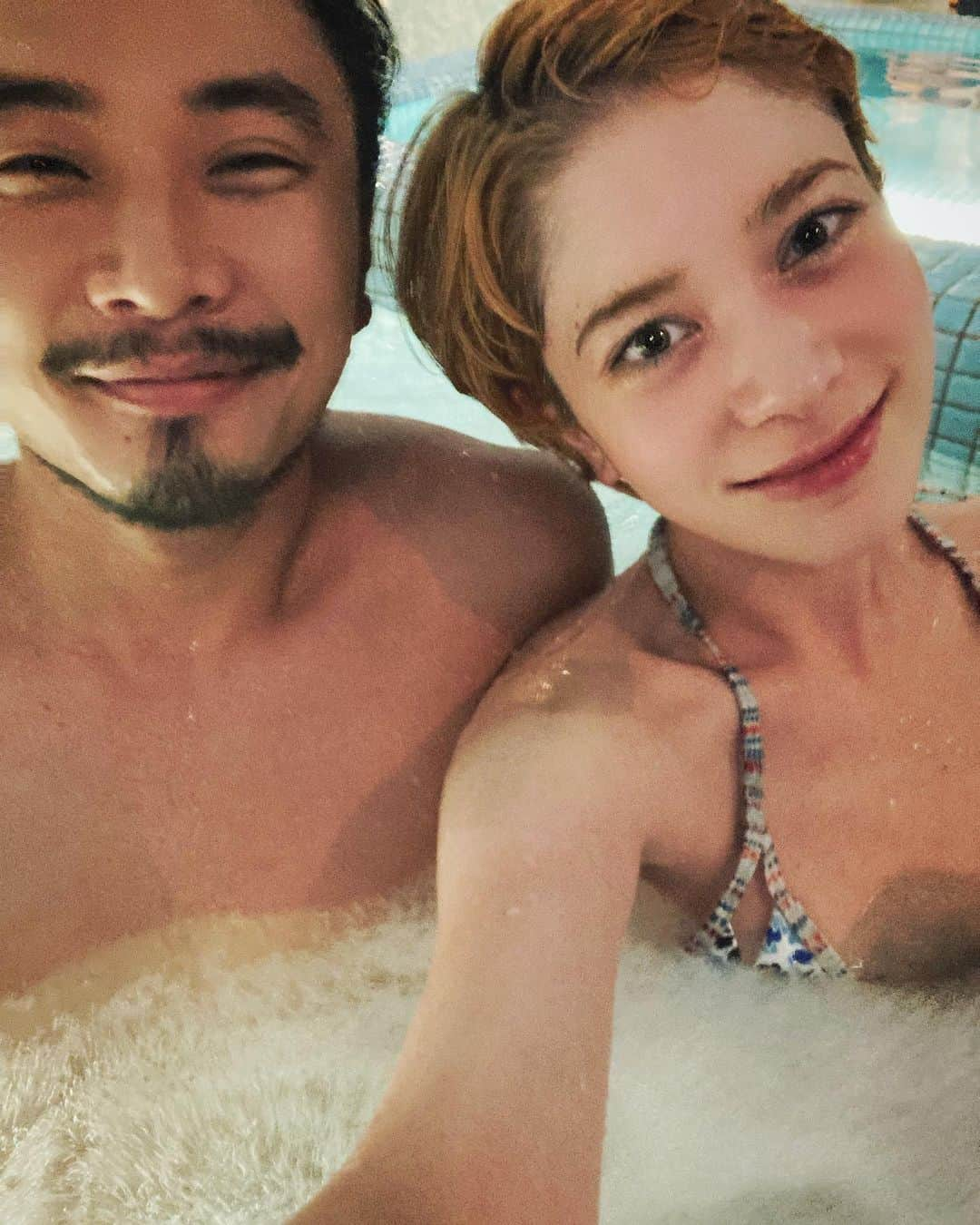 工藤ジェニファー茉侑さんのインスタグラム写真 - (工藤ジェニファー茉侑Instagram)「泰介さん35歳になりました👏  もう12年も一緒に年を重ねてきた。人生の3分の1程を隣で過ごしてきた。なんなら思春期から考えたら人生の半分以上を。大人になってからで考えればそのほとんどの時間を共に生きてきたわけで。  それなりに、とゆうか人並み以上に?喧嘩やupdownや試練もあるけれど、誰になんと言われようと崩れない信頼とか揺るぎない絆を感じられています。  "愛がなにか？"はやっぱりまだわからないけれど… 夫婦の形の正解も知らないけど… この人の笑顔が守られますように、と今年も強く思いました。  お父さんにしてあげたい･なって欲しい。私のこと溺愛する夫が子どもにヤキモチ妬いて私を取り合ったりする姿をニヤニヤ見るのが夢。自分の夢を重ねられることなんかが愛の方法であってもいいんじゃないかなと思ったり。他人と出会って家族になって自分の夢を託すなんておこがましいことができちゃうのって愛のパワーじゃね？ 30代後半もパワー増し増しでいこうね♡ お誕生日おめでとう @tk928   #夫婦デート #夫婦生活　#夫婦旅行 #夫婦関係 #妊活　#妊活記録 #8hotel #sauna #サウナ　#サウナイキタイ #サウナ女子 #サウナー #サウナ部 #サウナ好き @8hotel_fujisawa」10月8日 14時05分 - jennifermayu_s