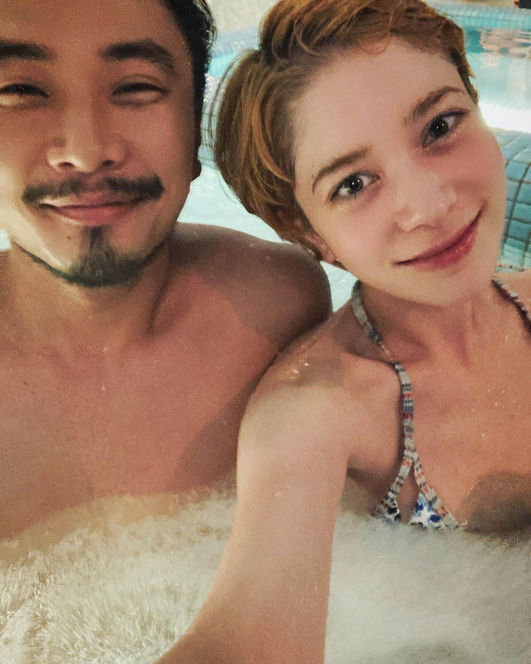 のインスタグラム：「泰介さん35歳になりました👏  もう12年も一緒に年を重ねてきた。人生の3分の1程を隣で過ごしてきた。なんなら思春期から考えたら人生の半分以上を。大人になってからで考えればそのほとんどの時間を共に生きてきたわけで。  それなりに、とゆうか人並み以上に?喧嘩やupdownや試練もあるけれど、誰になんと言われようと崩れない信頼とか揺るぎない絆を感じられています。  "愛がなにか？"はやっぱりまだわからないけれど… 夫婦の形の正解も知らないけど… この人の笑顔が守られますように、と今年も強く思いました。  お父さんにしてあげたい･なって欲しい。私のこと溺愛する夫が子どもにヤキモチ妬いて私を取り合ったりする姿をニヤニヤ見るのが夢。自分の夢を重ねられることなんかが愛の方法であってもいいんじゃないかなと思ったり。他人と出会って家族になって自分の夢を託すなんておこがましいことができちゃうのって愛のパワーじゃね？ 30代後半もパワー増し増しでいこうね♡ お誕生日おめでとう @tk928   #夫婦デート #夫婦生活　#夫婦旅行 #夫婦関係 #妊活　#妊活記録 #8hotel #sauna #サウナ　#サウナイキタイ #サウナ女子 #サウナー #サウナ部 #サウナ好き @8hotel_fujisawa」