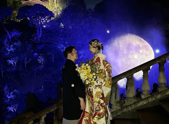 のインスタグラム：「Congratulations!! 月と和装姿のお二人がとても素敵🌕  @hotelchinzansotokyo_wedding  @hotelchinzansotokyo_official  #tokyomoon_hct #tokyomoon #wedding  #weddingphotography  #ホテル椿山荘東京ウエディング #結婚式 #和装 #和装結婚式」