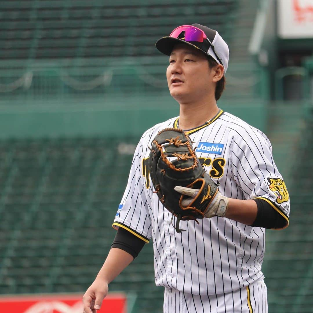 阪神タイガースさんのインスタグラム写真 - (阪神タイガースInstagram)「10月8日、甲子園球場での練習の様子です！ #島田海吏 選手 #小野寺暖 選手 #近本光司 選手 #渡邉諒 選手 #坂本誠志郎 選手 #谷川昌希 BP #岡留英貴 選手 #及川雅貴 選手 #伊藤将司 選手 #佐藤輝明 選手 #岡田彰布 監督 #阪神タイガース #ARE」10月8日 14時18分 - hanshintigers_official