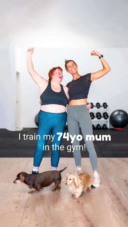 Amanda Biskのインスタグラム：「Welcome to this session in the gym training my 74yo mum! 🙌🏼 Join us for the full vid on YT (link in stories) & see what a typical workout with this badass woman looks like! 💪🏼  Mum is such an inspiration and wonderful example of not letting age hold you back. She stepped into the gym for the FIRST TIME EVER 3 years ago, at 71, & hasn’t stopped since! 😈 She is so excited to train each week &  has never missed a session. She is my role model & I hope sharing this video with you will inspire you, your family, and friends to go do that thing you’ve been wanting to do without hesitation 😁  We tracked the whole workout on our @SamsungAU  Galaxy Smart Watches…we have matching ones! 🫶🏼  Enjoy!  ab❤️x  #SamsungPartner #GalaxyWatch6 #gymmum」