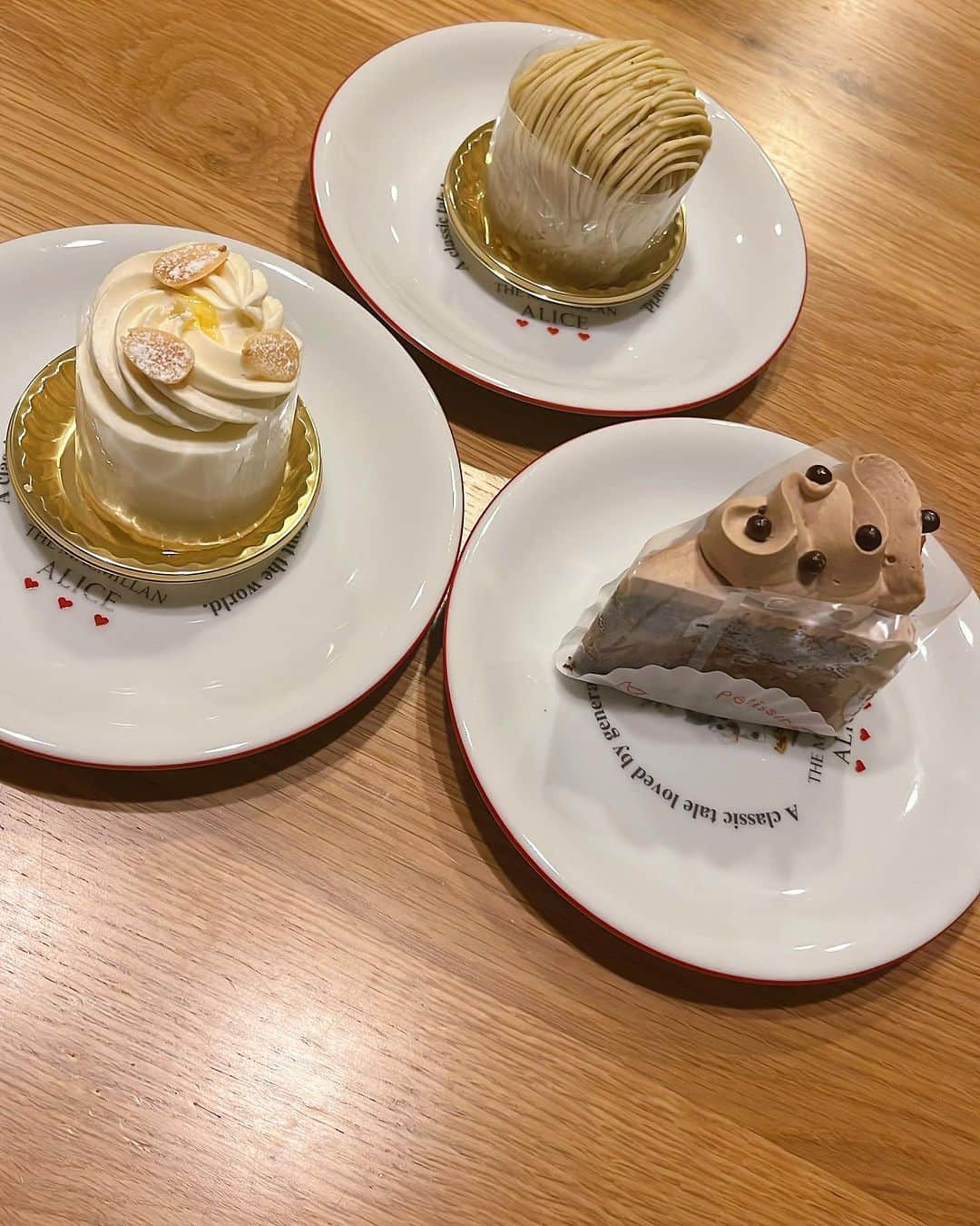 石田燿子のインスタグラム：「10/7、朝から晩まで幸せなBD🎂になりました🥹✨ みなさん、どうもありがとう😊  LINEでプレゼントもたくさんいただきました💛 メッセージも世界中からたくさん💛💛  今年のマイナスが全てチャラになりました笑笑 新たなスタートラインに立ちました。  本当に感謝です。 ありがとうございます。 （スノからもバースデーカードきたし⛄️）  これからもどうぞよろしくお願いします。 あー歌いたい（明日めっちゃがんばります）  髪色をハイウェイスターパーティー仕様にしました。 準備ばっちりだよ👍」
