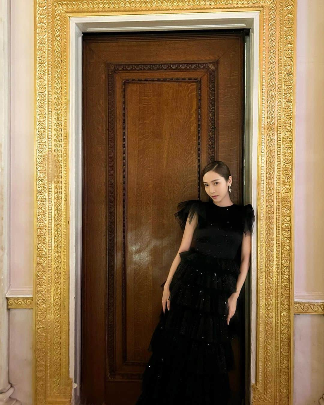 ジェシカ さんのインスタグラム写真 - (ジェシカ Instagram)「When the clock strikes🖤🕰️🌙✨ - 👗 @andrewkwon_official  🪡 @sylvio.nyc   💇🏻‍♀️ @sky.kxm」10月8日 14時36分 - jessica.syj