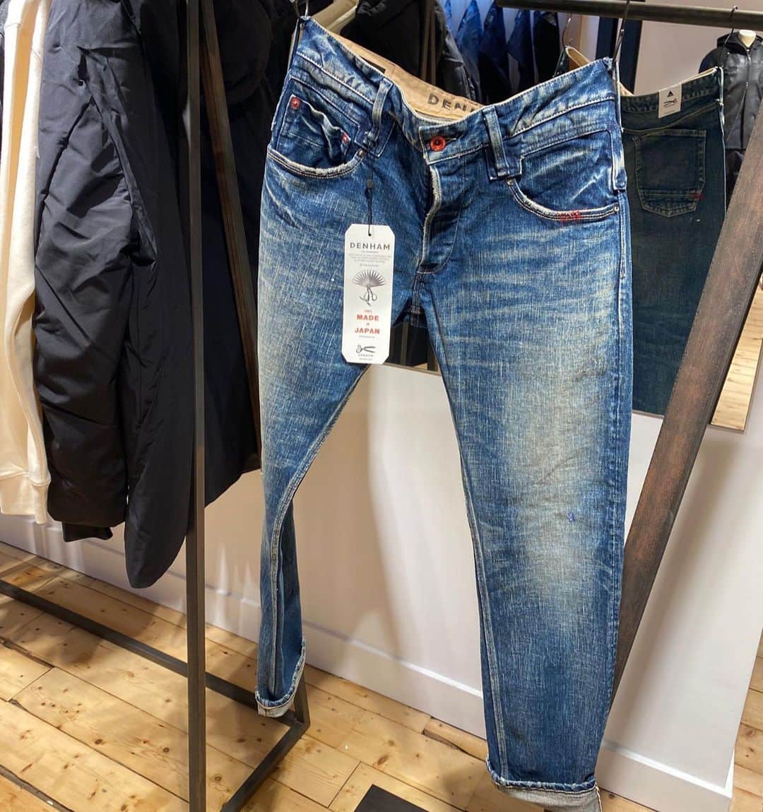 デンハムさんのインスタグラム写真 - (デンハムInstagram)「“Selvedge Sunday”, we are celebrations our 💙of Selvedge, come to the stores and see our new edit. #selvedge #selvedgesunday #denham #jasondenham #denhamthejeanmaker #thetruthisinthedetails」10月8日 14時44分 - denhamthejeanmaker