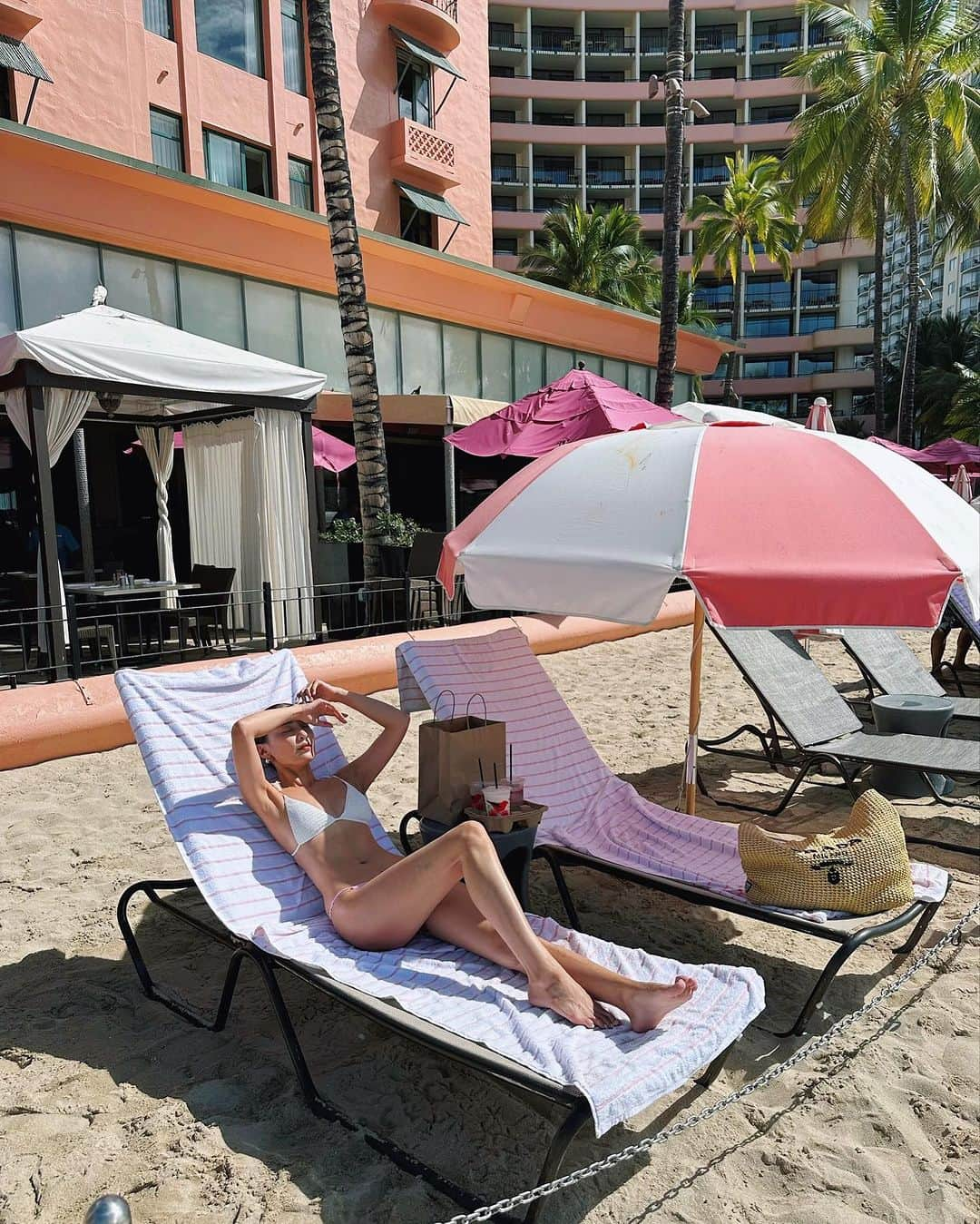 ソンイさんのインスタグラム写真 - (ソンイInstagram)「秒の映え時間 < 母ちゃん業 🏖️🥪🥤  #Hawaii #ハワイ旅行 #家族旅行 #子連れ旅行 #海外旅行 #子連れハワイ #子連れ旅 #2人育児 #産後5ヶ月 #2児ママ」10月8日 14時47分 - sunwei1013