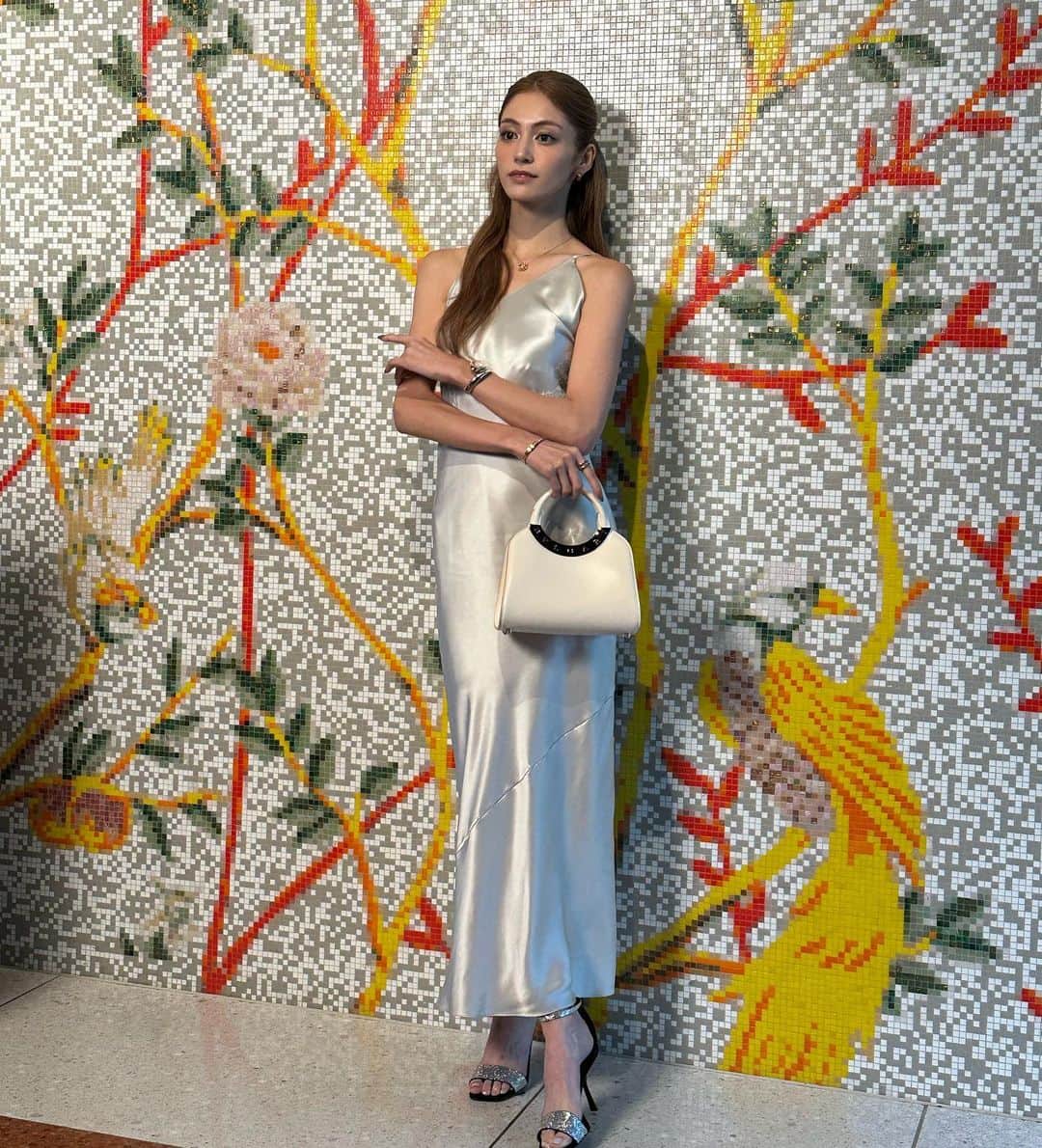 楓のインスタグラム：「My favorite❤︎  💍💎👜 @bulgari  👗  @chiyono_anne  👠  @sergiorossi」