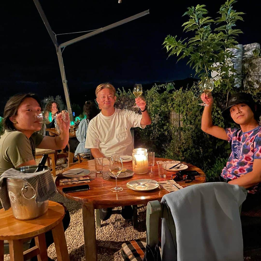 中里亜美さんのインスタグラム写真 - (中里亜美Instagram)「A wine bar with cats is a good wine bar🐈🍷🪻🌱 Carlos&Roberta!🥰  @casa.lhasa.ibiza   イビサで @youshirou_sahaji_nishida 先生チョイスのワインバー。 また必ず行きたい。やっぱり猫だねぇ…  @izaskunlevy 🩷❤️💜  #ibiza #naturewine #vinnaturel  #猫 #世界平和 #🐈」10月8日 15時06分 - __ami__go__