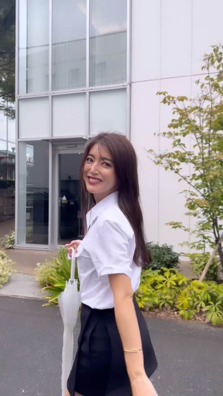 のインスタグラム：「いつもの週末より気持ちもゆっくりすごす連休🍁最高です😆 昨日はかなり久々に神座のラーメンを食べたの！🍜 白菜たっぷりだからこの季節に食べるとやっぱり美味しい🤍 ホクホク。カラダ温まりました🫶  明日は渋谷で来店イベントに参加させてもらうので、皆さん遊びに来てね🤍 詳細はストーリーズに載せときます✨  #autumn #秋」
